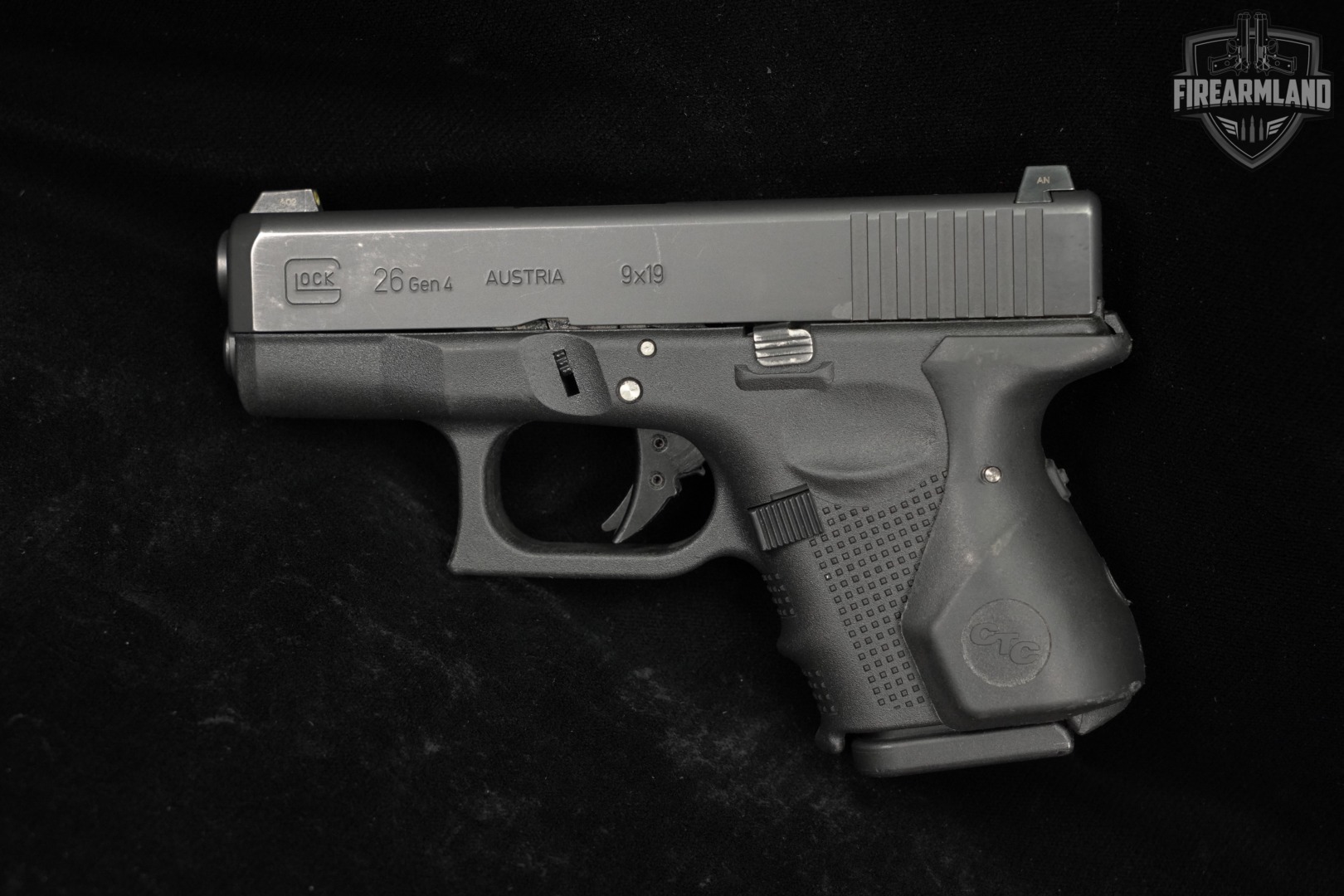 Glock 26 Gen4 G26 Gen 4 9mm 3.43 +3 MAGS, HOLSTER, CT LASERGRIPS-img-3