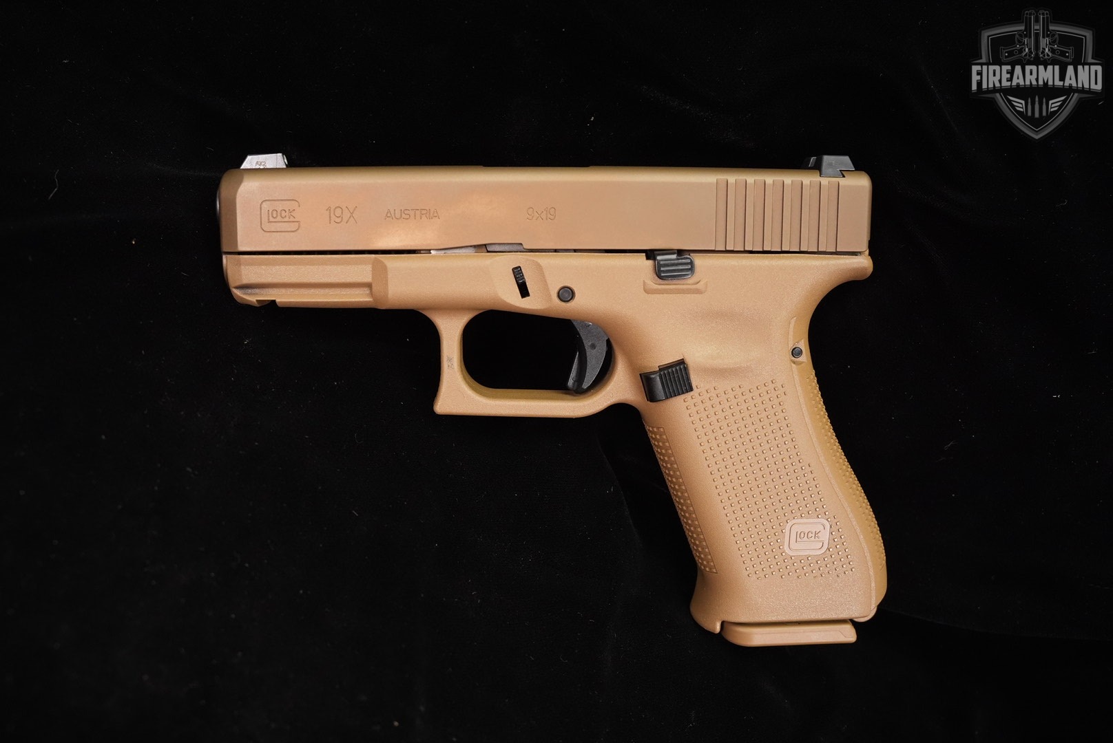Glock 19X Gen5 G19X Gen 5 9mm 4.02 Coyote Tan +3 MAGS & ORIG BOX-img-4