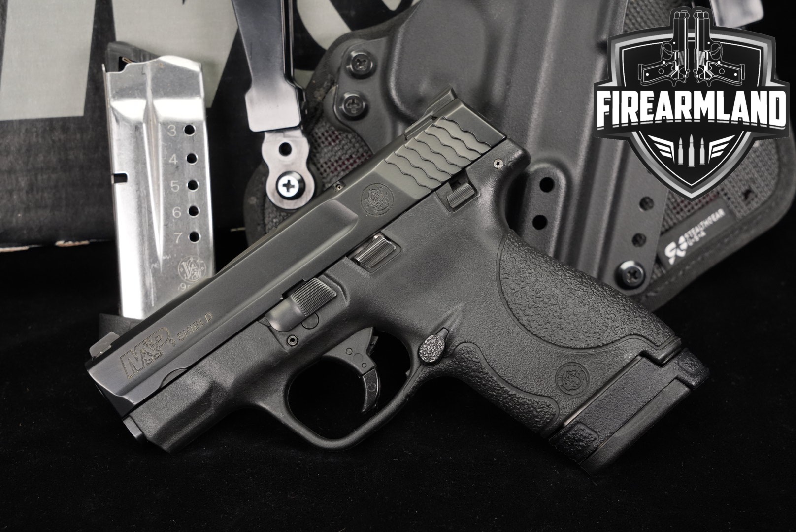 Smith & Wesson (S&W) M&P9 Shield No Thumb Safety 9mm Luger Black in Good Condition Thumbnail