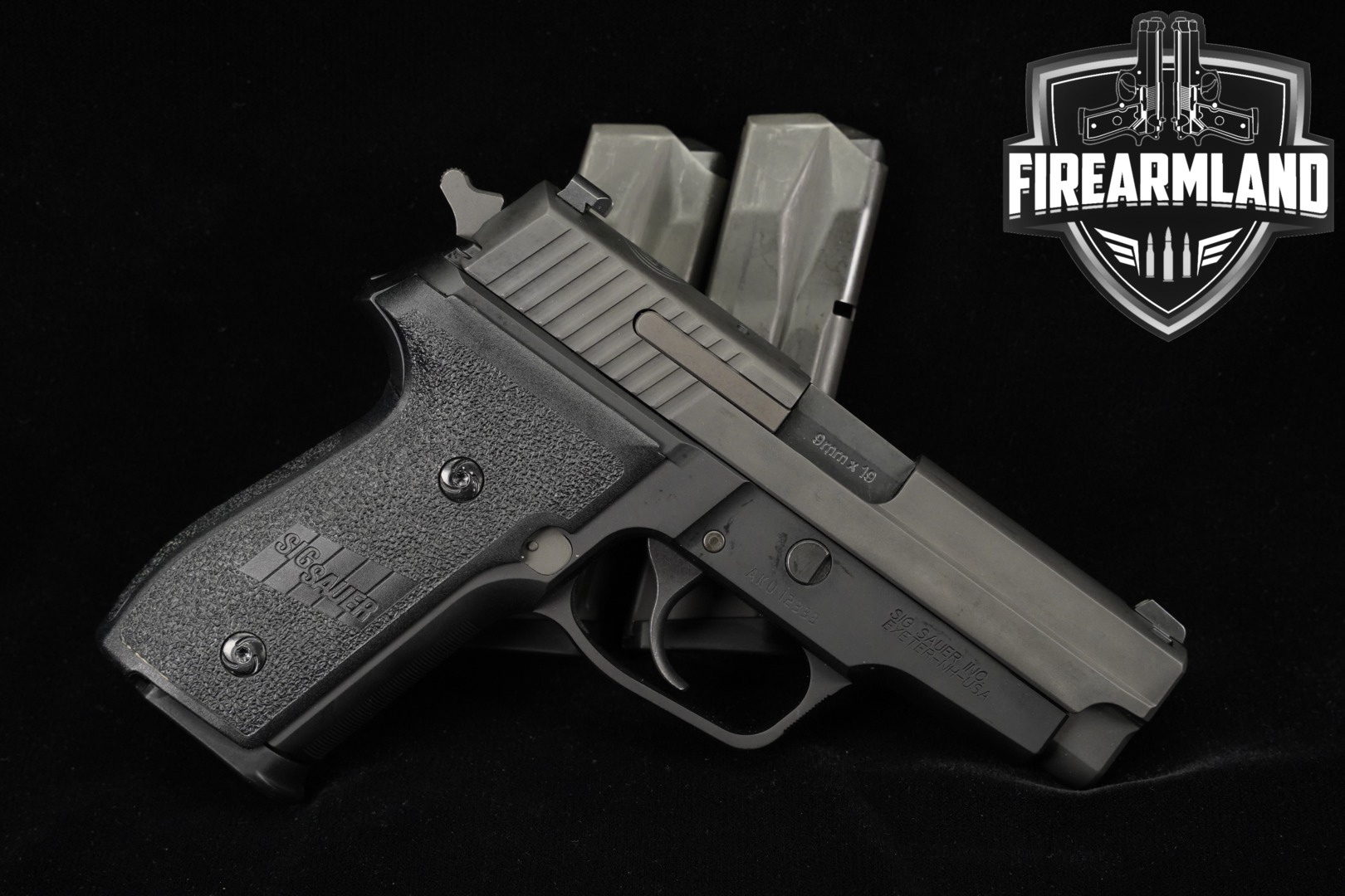 Sig Sauer M11-A1 9mm Luger Black in Excellent Condition Thumbnail