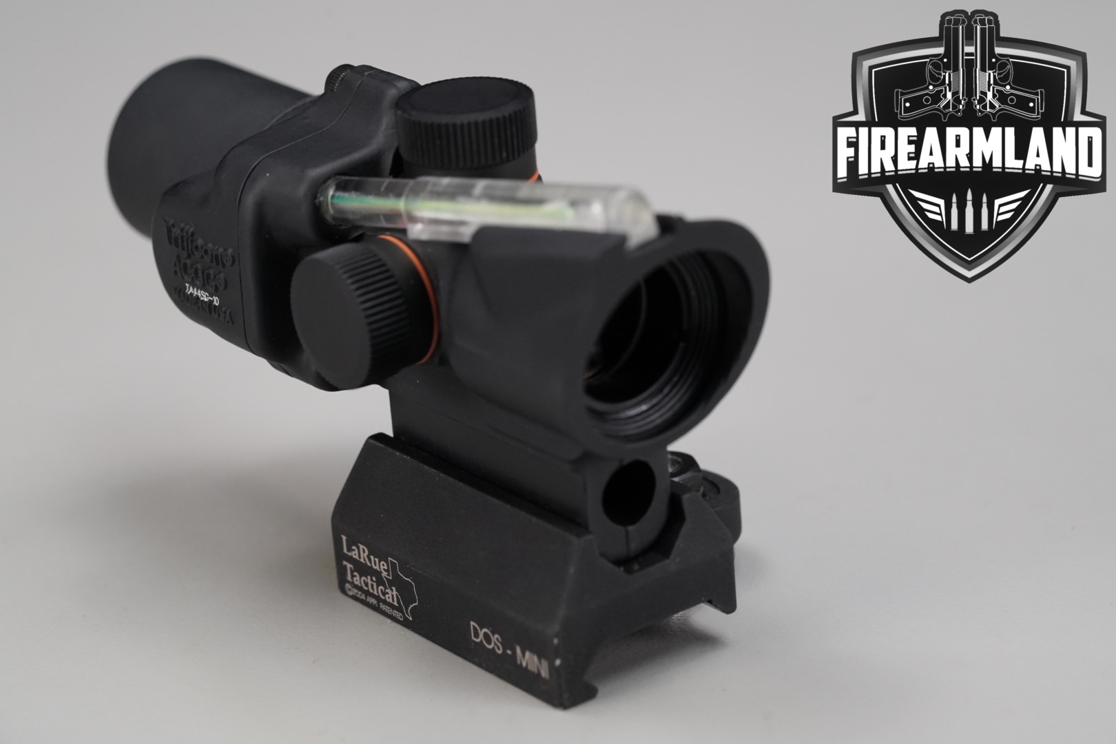 Trijicon 1.5x16S Compact ACOG Illuminated Green Ring & 2 MOA Center DOT Reticle Matte Black in Excellent Condition Thumbnail