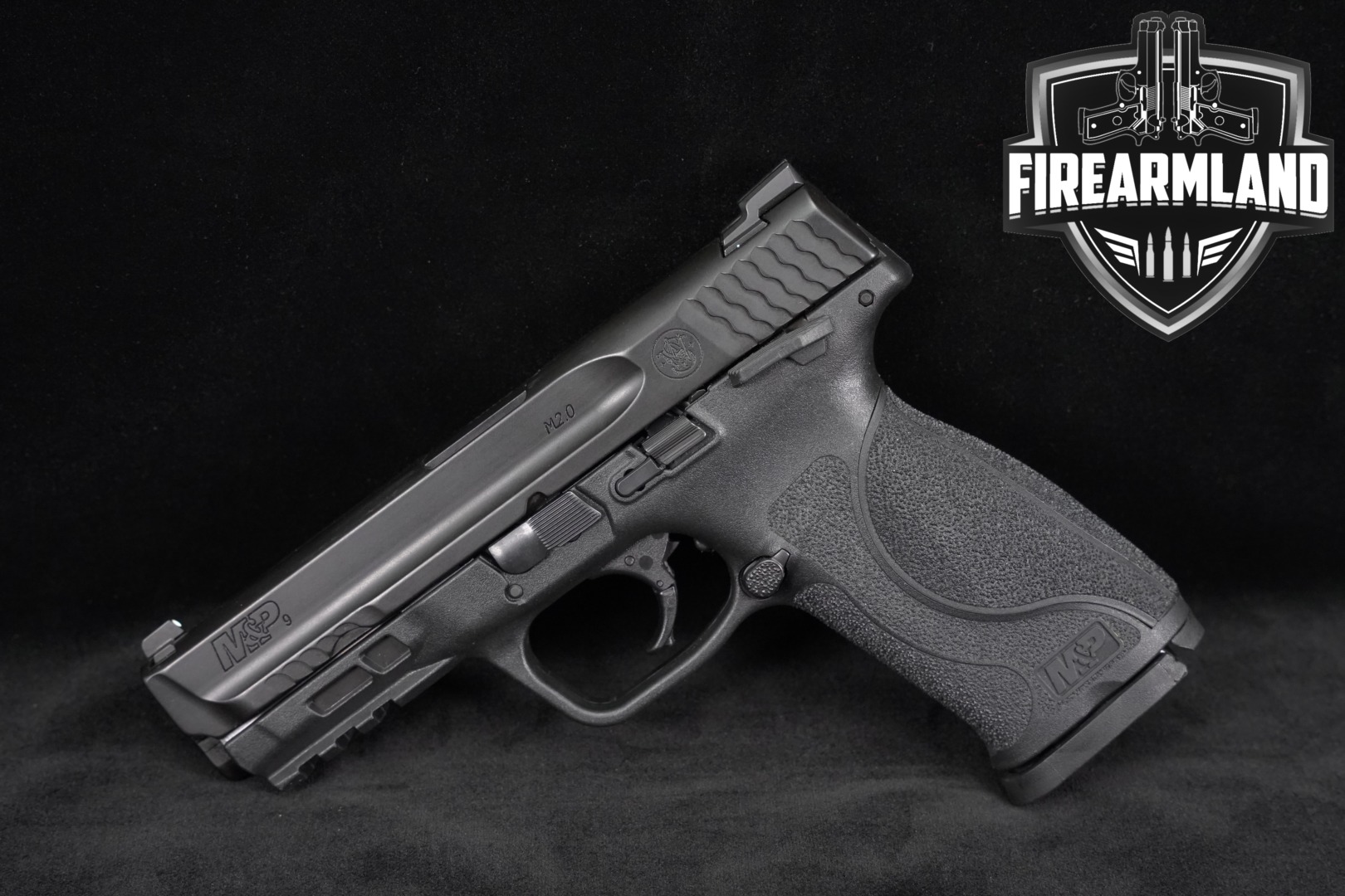 Smith & Wesson (S&W) M&P9 M2.0 Full Size No Thumb Safety 9mm Luger Black in Very Good Condition Thumbnail