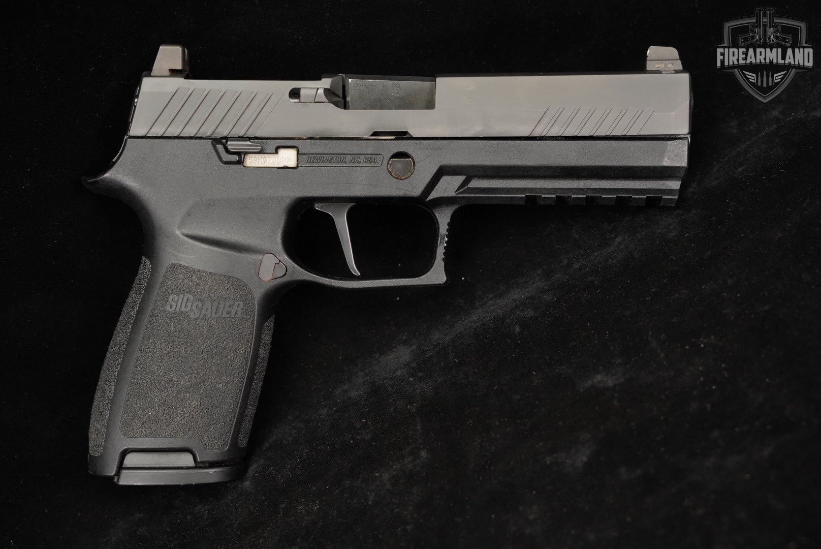 Sig Sauer P320 Full-Size 9mm OR 4.7" P-320 +2 MAGS, ORIG CASE & HOLSTER-img-4