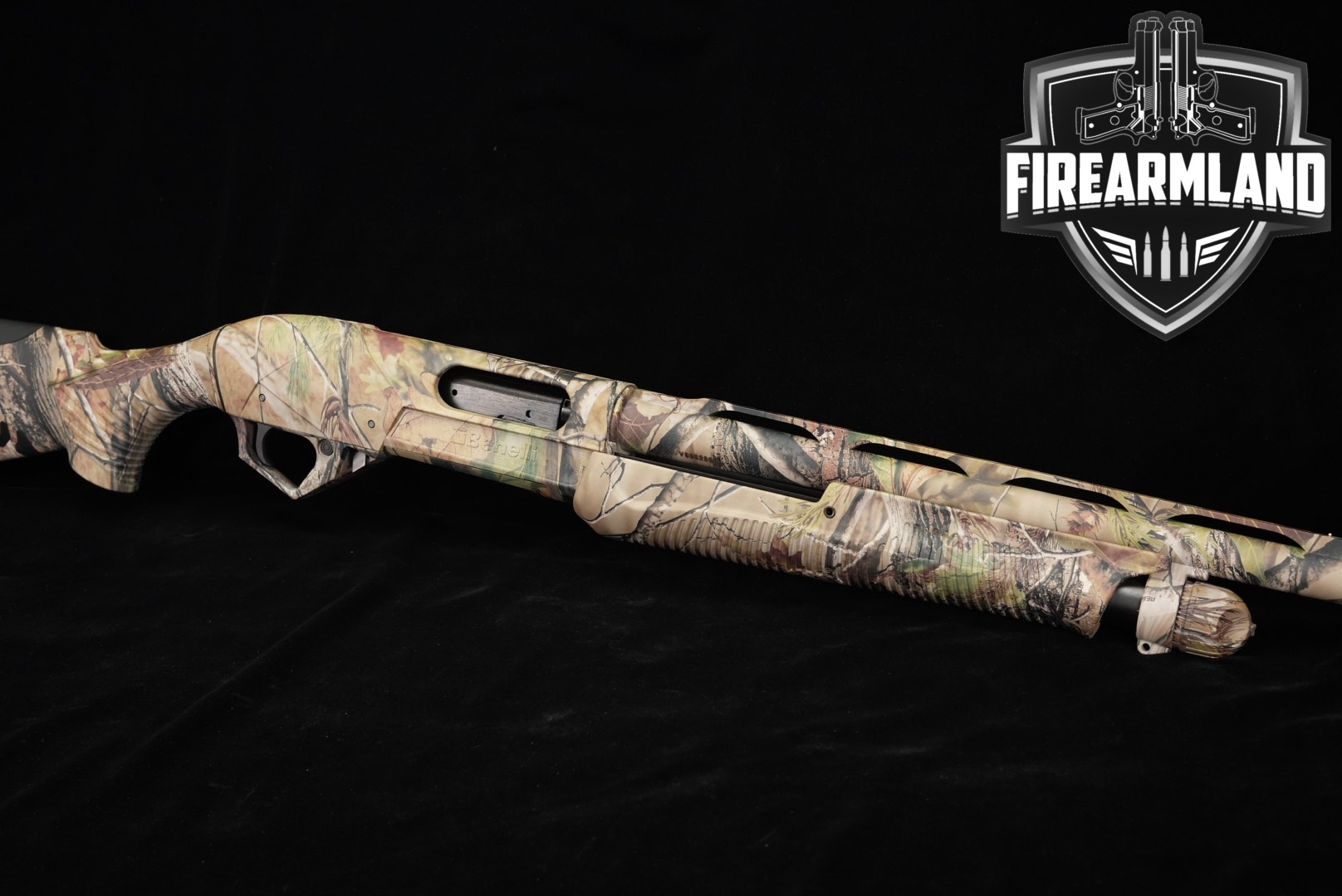 Benelli SuperNova Field 12 Gauge Realtree APG HD Camo in Excellent Condition Thumbnail