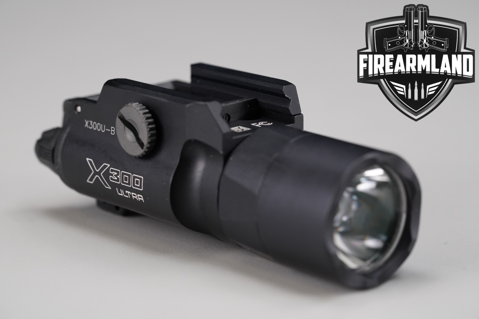 SureFire X300 Ultra 1000 Lumens Black in Excellent Condition Thumbnail