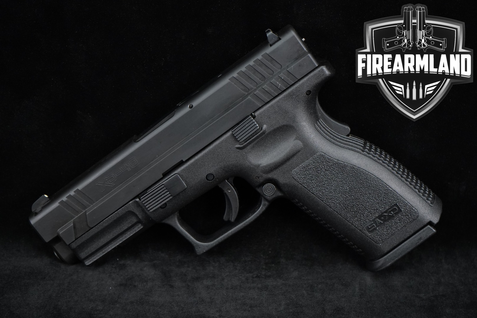 Springfield Armory XD 4" Service Model High Capacity Gear Package .40 S&W Black in Excellent Condition Thumbnail