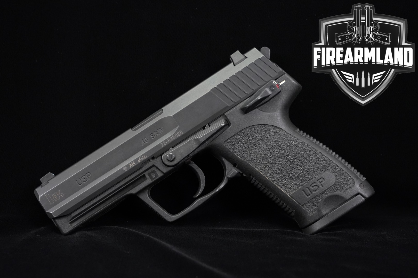 Heckler & Koch (H&K, HK) USP V1 .40 S&W Black in Very Good Condition Thumbnail