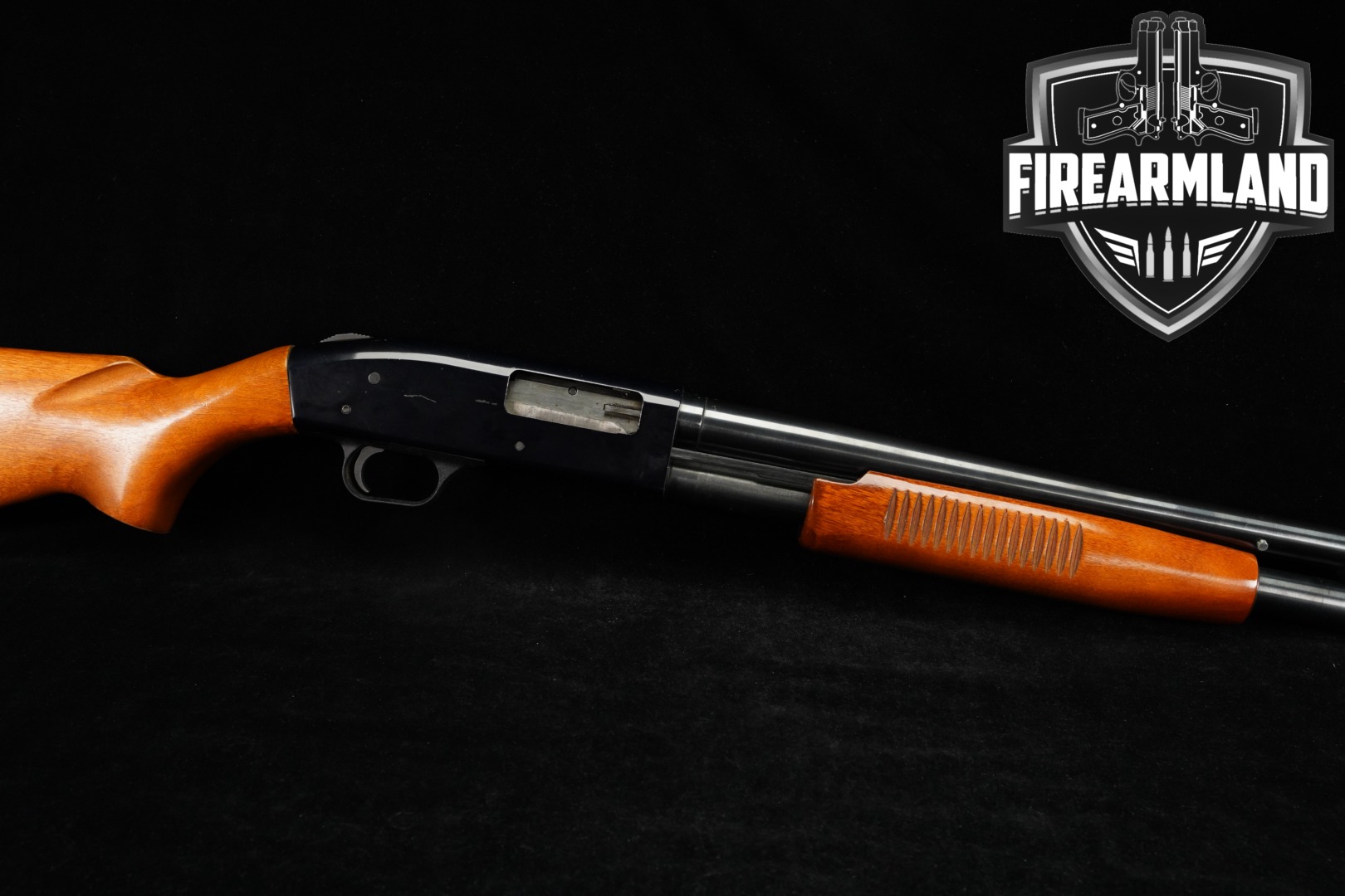 Western Field M550ABD 12 Gauge Blued & Hardwood in Good Condition Thumbnail
