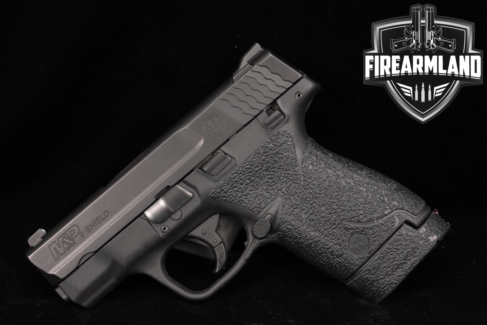 Smith & Wesson (S&W) M&P 9 SHIELD 9mm Luger Black in Good Condition Thumbnail