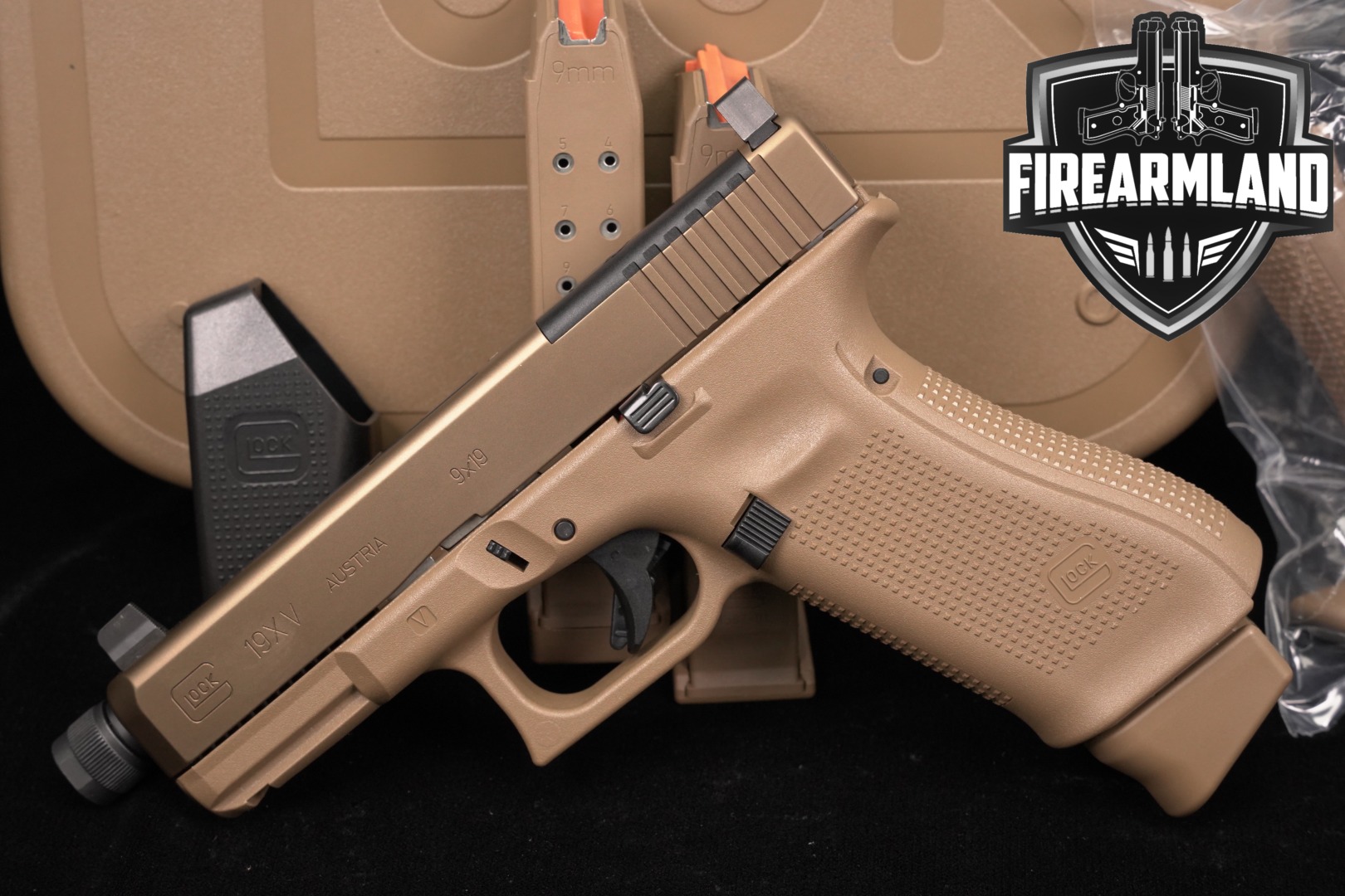 Glock G19X V, MOS, Threaded Barrel, Davidson's Exclusive 9mm Luger Coyote Tan in Excellent Condition Thumbnail