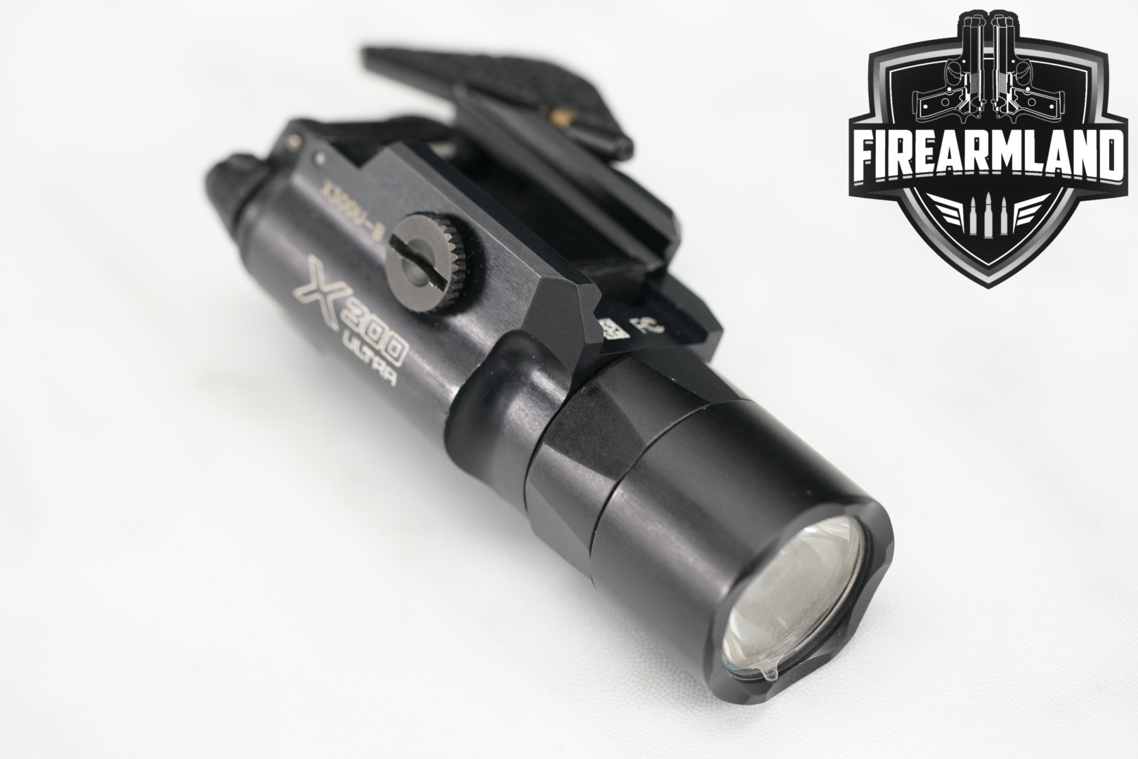 SureFire X300 Ultra in Very Good Condition Thumbnail