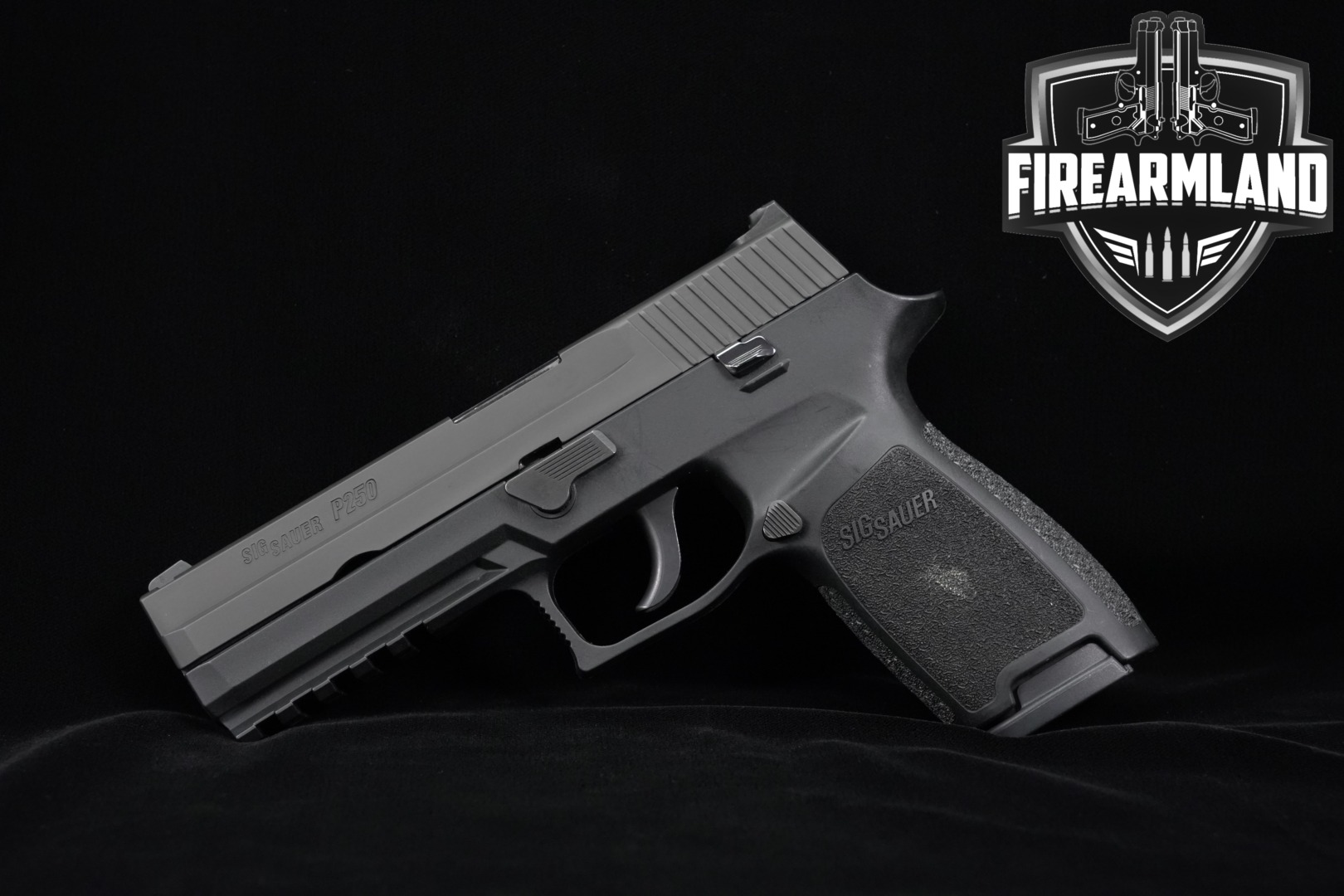 Sig Sauer P250 Full-Size 9mm Luger Black in Very Good Condition Thumbnail