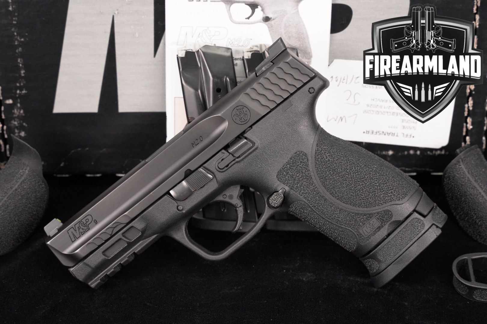 Smith & Wesson (S&W) M&P9 M2.0 Compact, No Thumb Safety 9mm Luger Black in Very Good Condition Thumbnail
