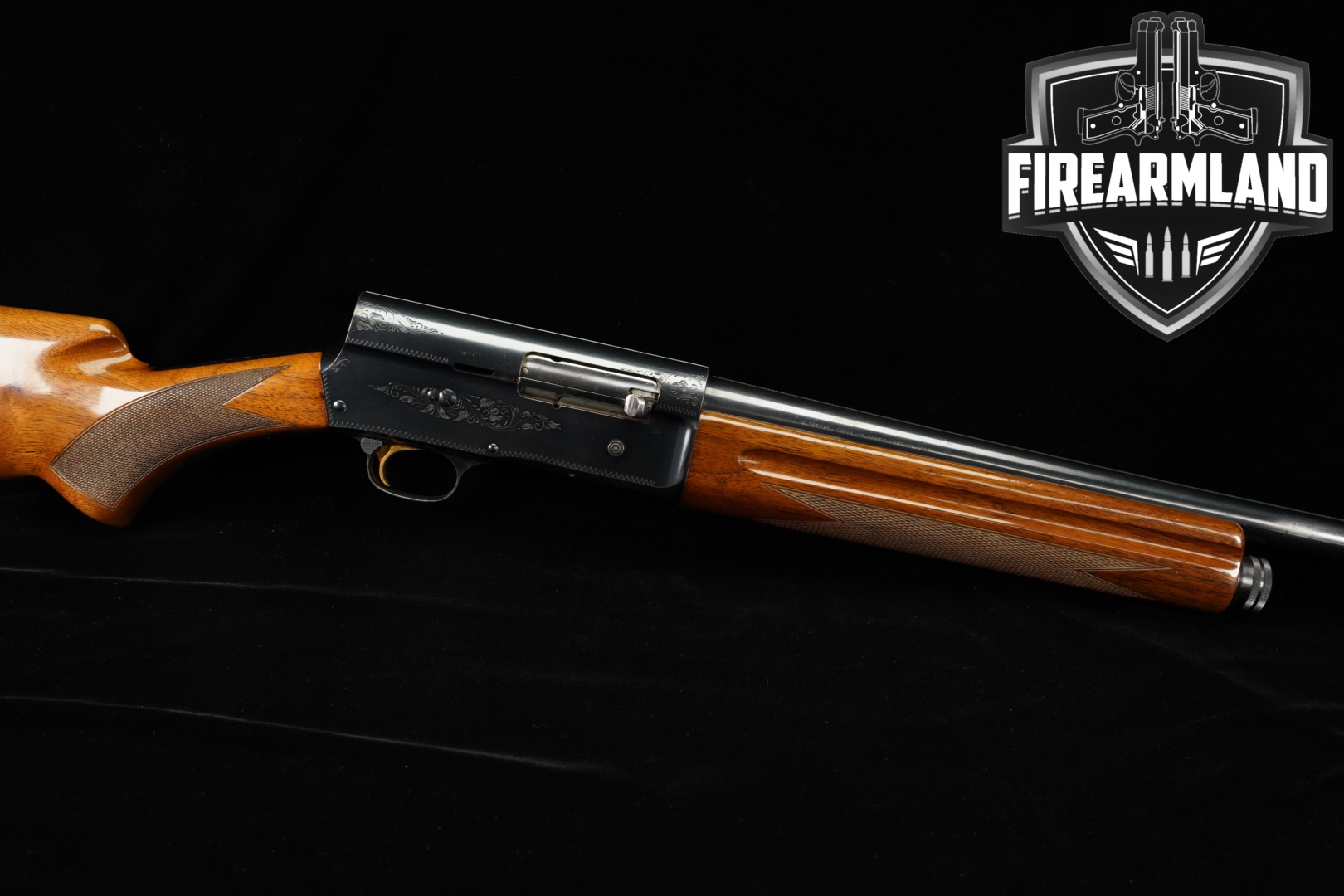 1970 Browning Auto-5 Light Twelve 12 Gauge Blued & Walnut in Good Condition Thumbnail