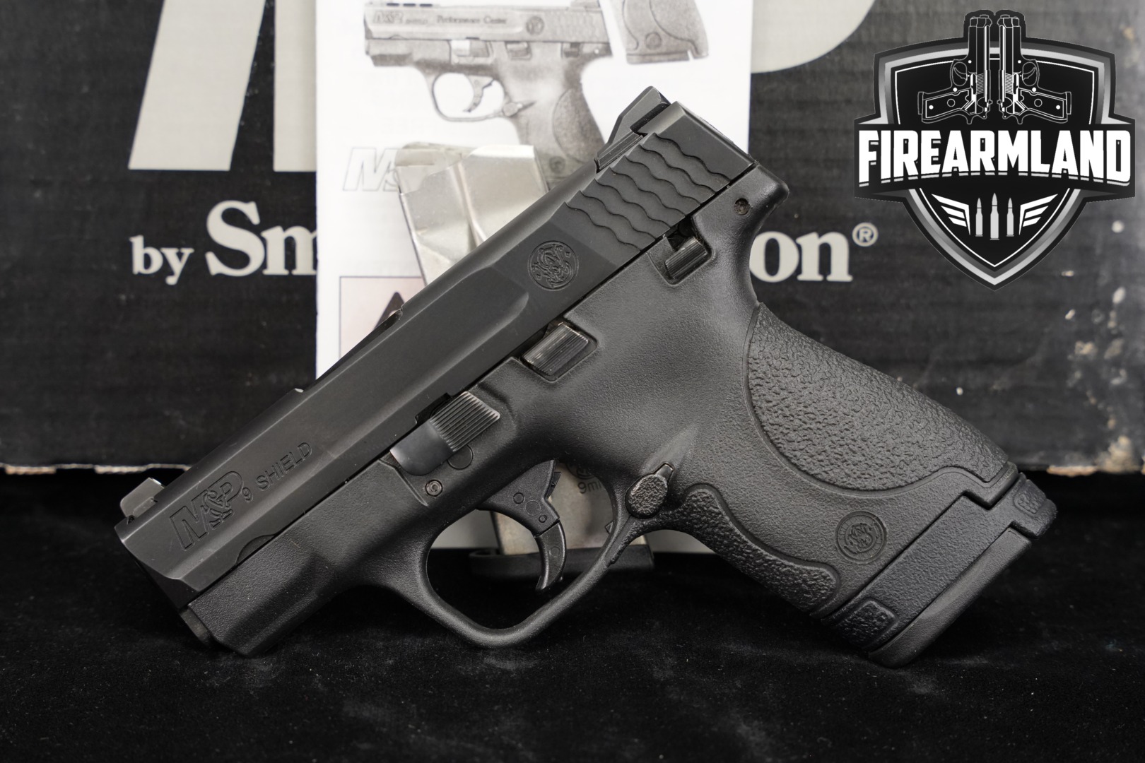Smith & Wesson (S&W) M&P 9 Shield 1.0; No Manual Safety 9mm Luger Black in Excellent Condition Thumbnail