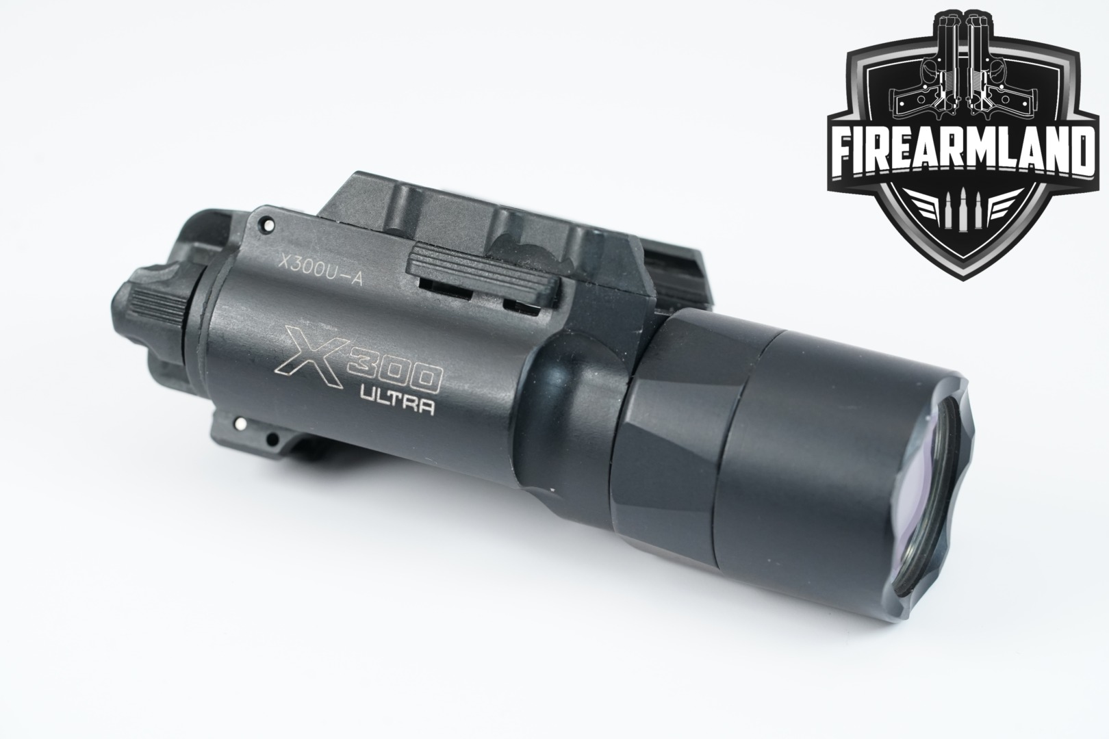 SureFire X300 Ultra 1000 Lumens & 11,300 Candela Black in Good Condition Thumbnail