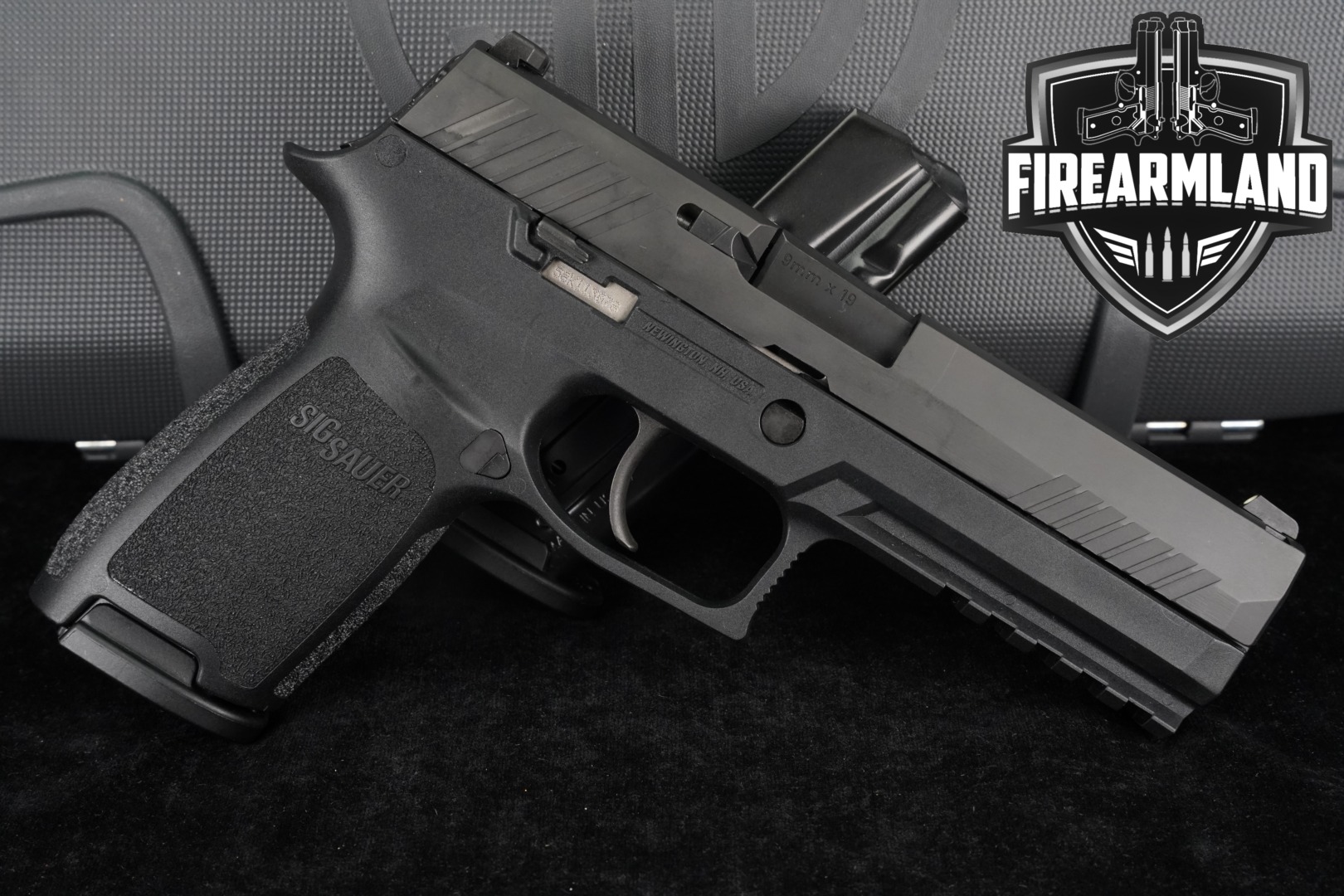Sig Sauer P320 Full-Size 9mm Luger Black in Very Good Condition Thumbnail