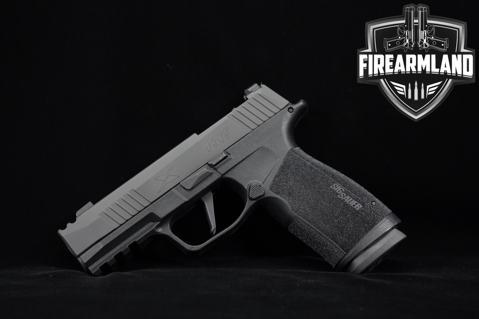 Sig Sauer P365 XMACRO COMP 9mm Luger Black in Very Good Condition Thumbnail