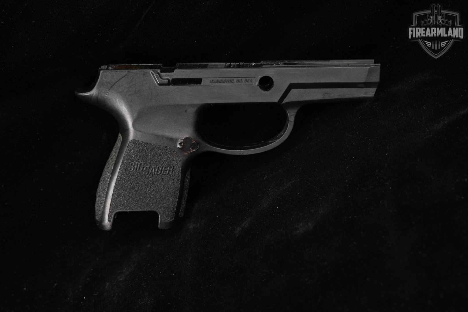 Sig Sauer P320 Compact 9mm 3.9" P-320 +6 MAGS & ORIG CASE-img-15
