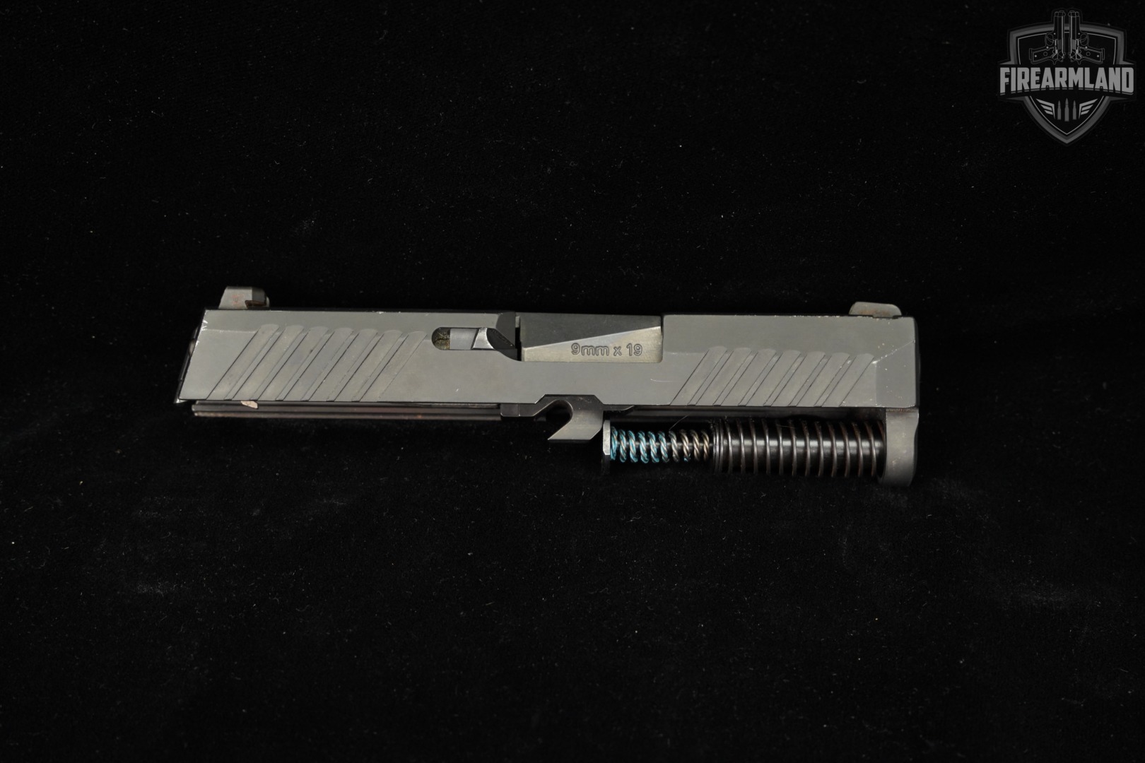 Sig Sauer P320 Compact 9mm 3.9" P-320 +6 MAGS & ORIG CASE-img-16