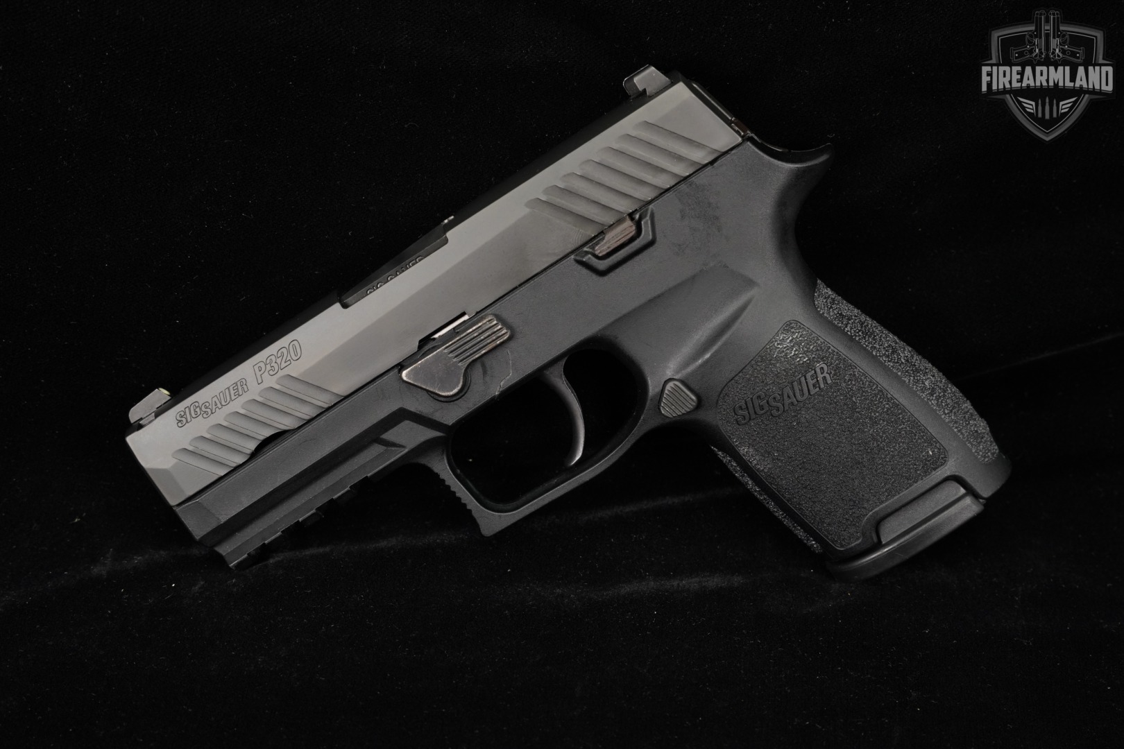 Sig Sauer P320 Compact 9mm 3.9" P-320 +6 MAGS & ORIG CASE-img-3