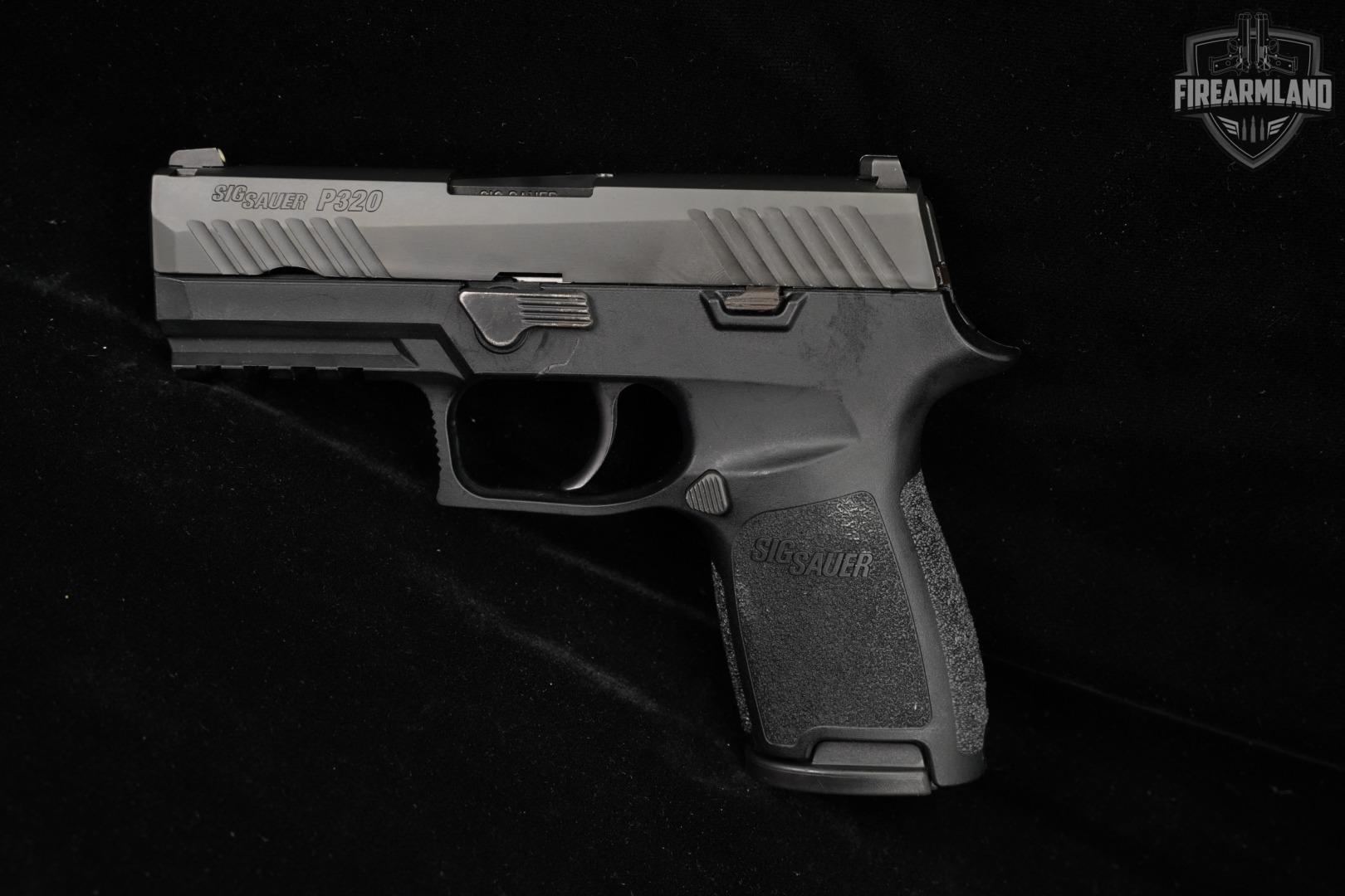 Sig Sauer P320 Compact 9mm 3.9" P-320 +6 MAGS & ORIG CASE-img-4