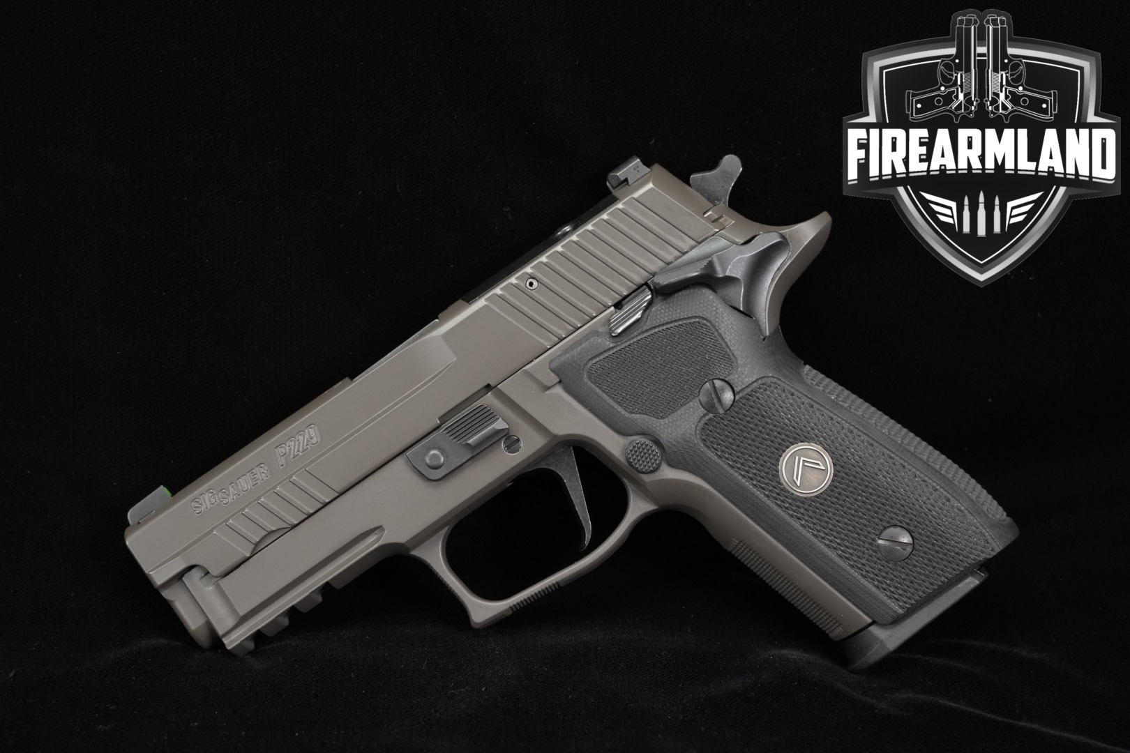 Sig Sauer P229 Legion SAO 9mm Luger Legion Gray in Excellent Condition Thumbnail