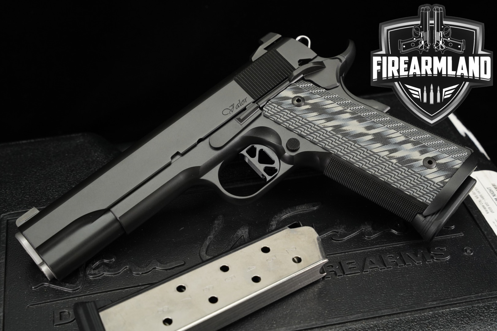 Dan Wesson Valor Black .45 ACP Black in Excellent Condition Thumbnail