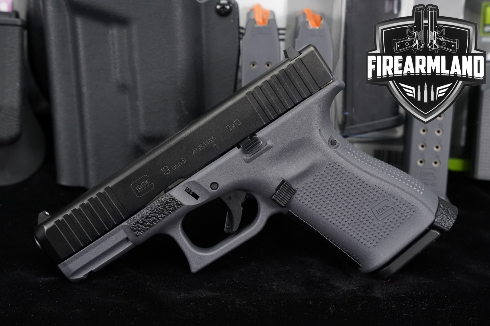 Glock G19 Gen5 9mm Luger Two-Tone Black & Gray in Excellent Condition Thumbnail