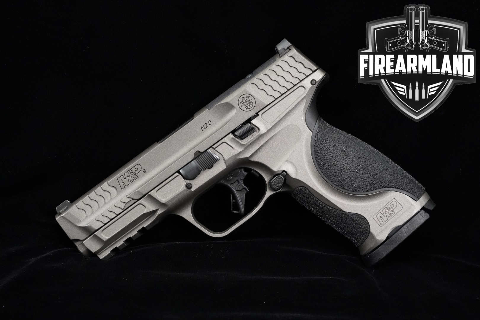 Smith & Wesson (S&W) M&P9 M2.0 Metal Optics Ready, No Thumb Safety 9mm Luger Tungsten Gray Cerakote in Very Good Condition Thumbnail