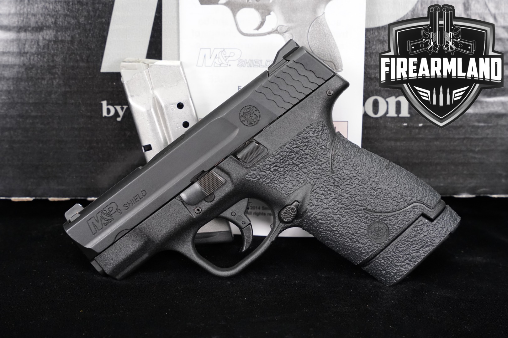 Smith & Wesson (S&W) M&P 9 Shield No Thumb Safety 9mm Luger Black in Very Good Condition Thumbnail