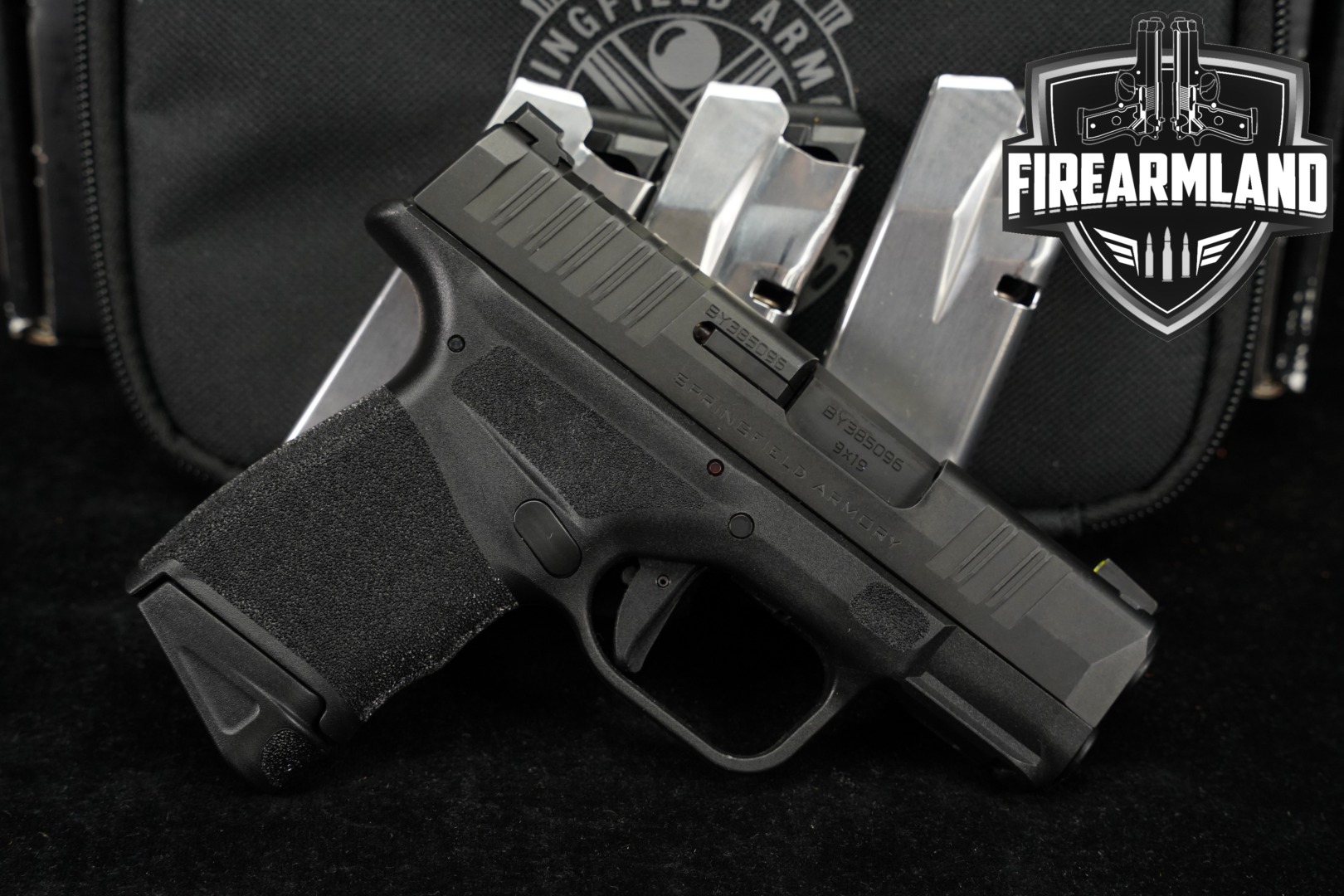 Springfield Armory Hellcat 9mm Luger Black in Very Good Condition Thumbnail