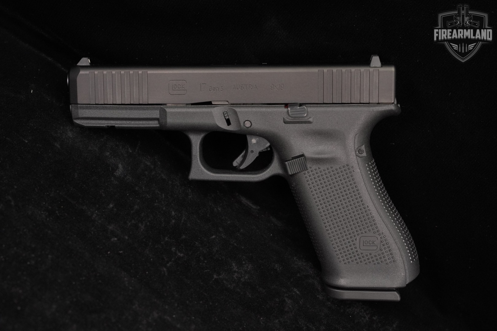 Glock 17 Gen5 G17 Gen 5 FS 9mm 4.49" +3 MAGS & ORIG CASE-img-3