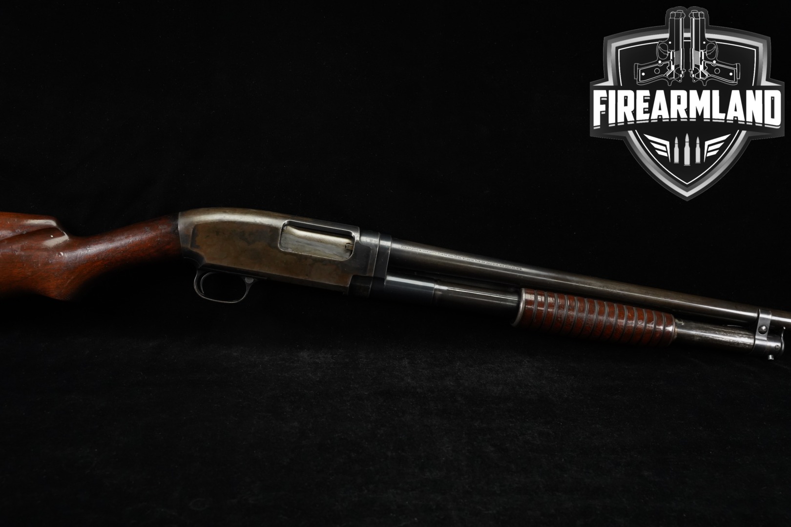 1933 Winchester Repeating Arms Model 12 Field 16 Gauge Blued & Walnut in Good Condition Thumbnail