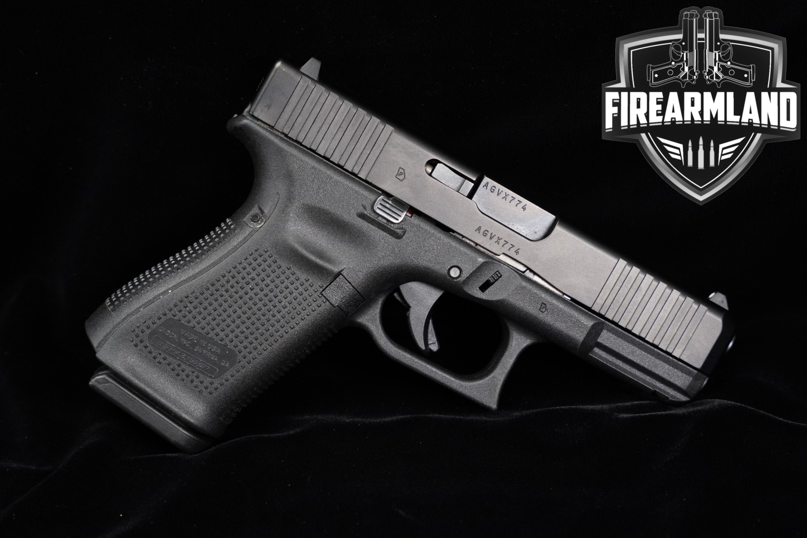 Glock 19 Gen5 Front Serrations (FS), Non-MOS 9mm Luger Black in Excellent Condition Thumbnail