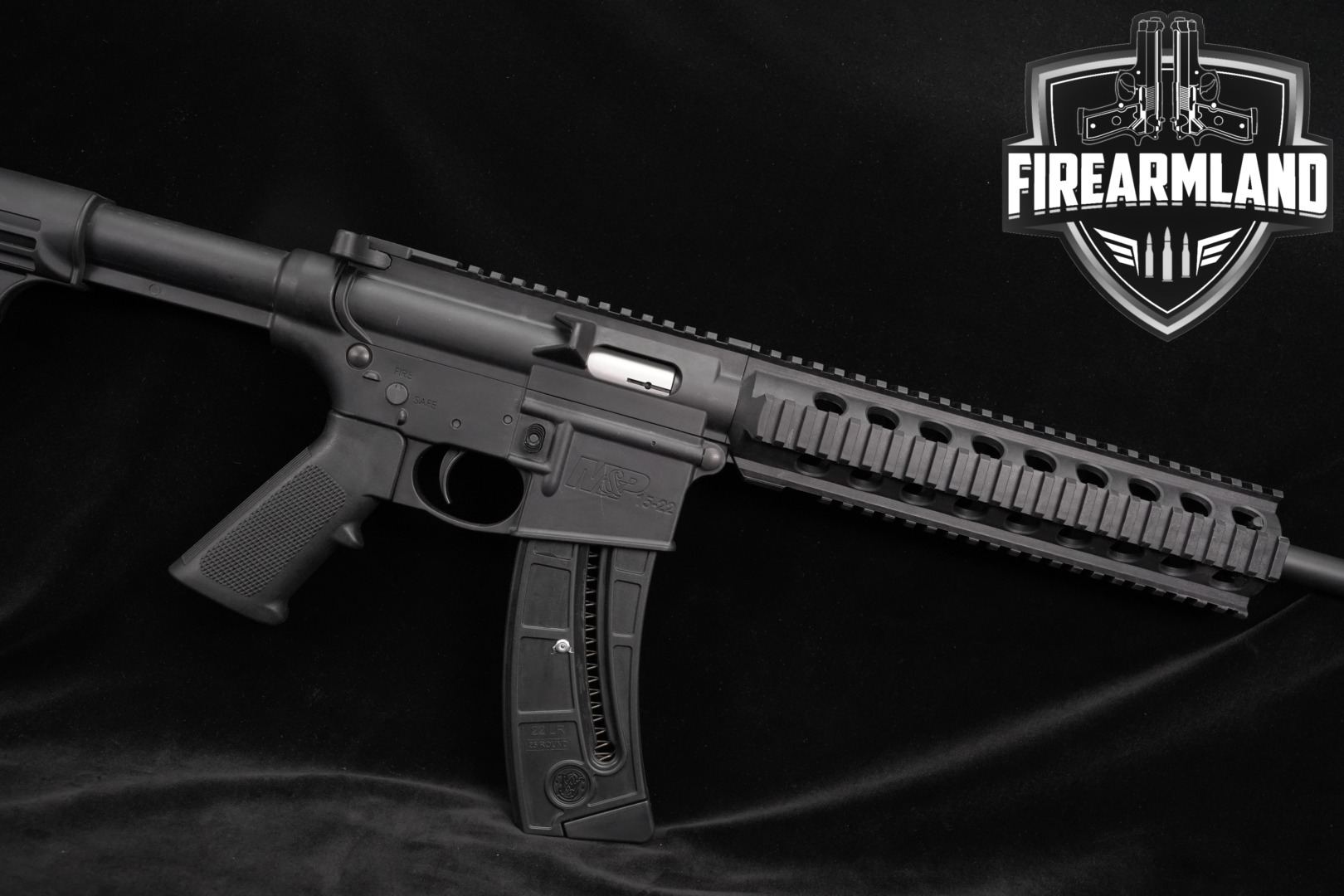 Smith & Wesson (S&W) M&P15-22 .22 LR Black in Very Good Condition Thumbnail