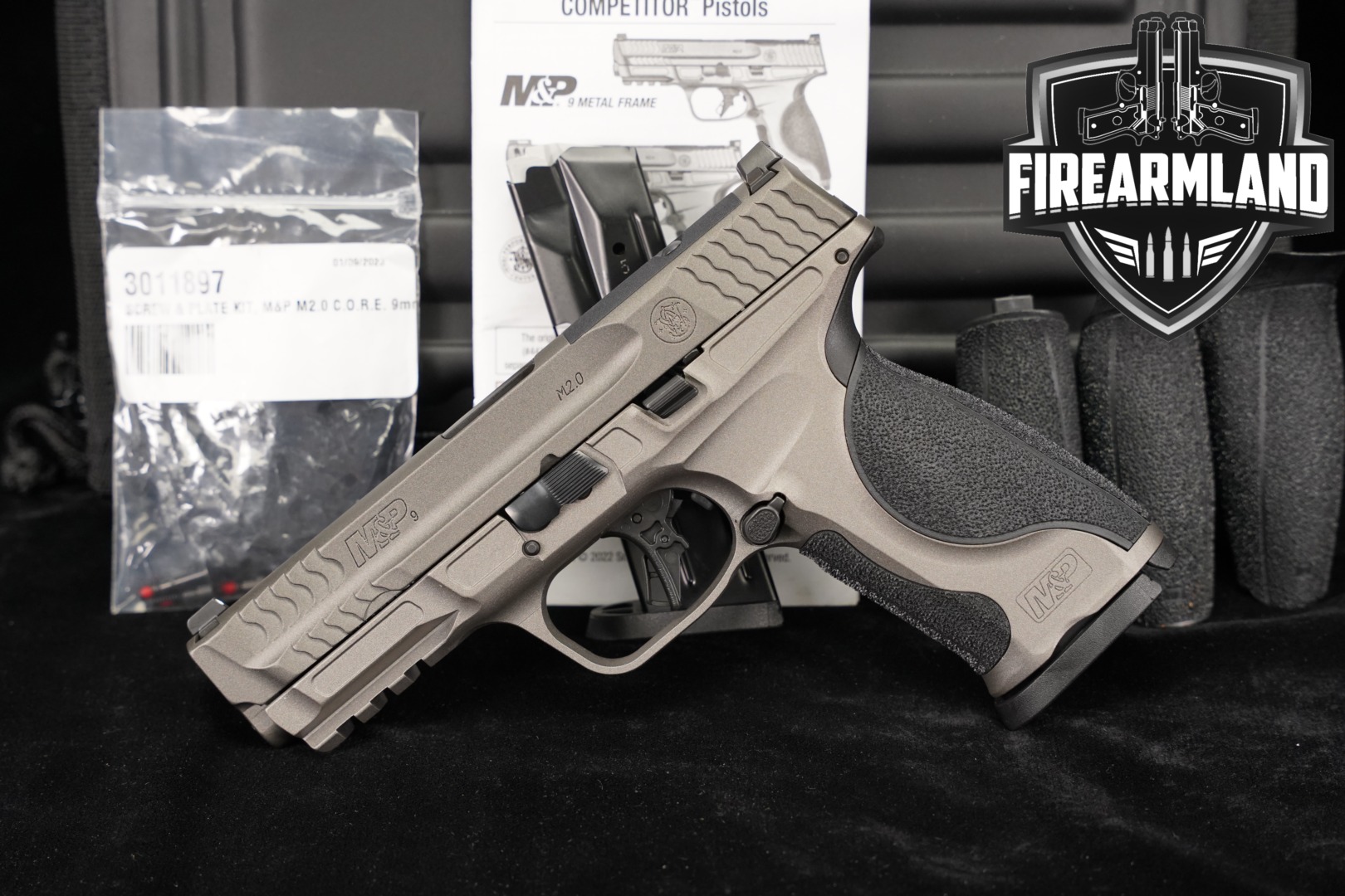 Smith & Wesson (S&W) M&P9 M2.0 Metal, Full Size, Optics Ready, No Thumb Safety 9mm Luger Tungsten Gray in Excellent Condition Thumbnail
