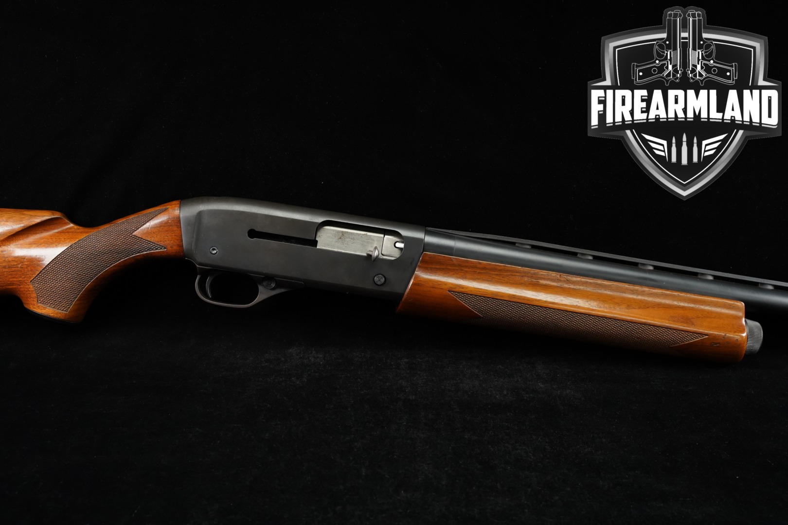 Winchester Repeating Arms Super-X Model 1 12 Gauge Blued & Walnut in Good Condition Thumbnail
