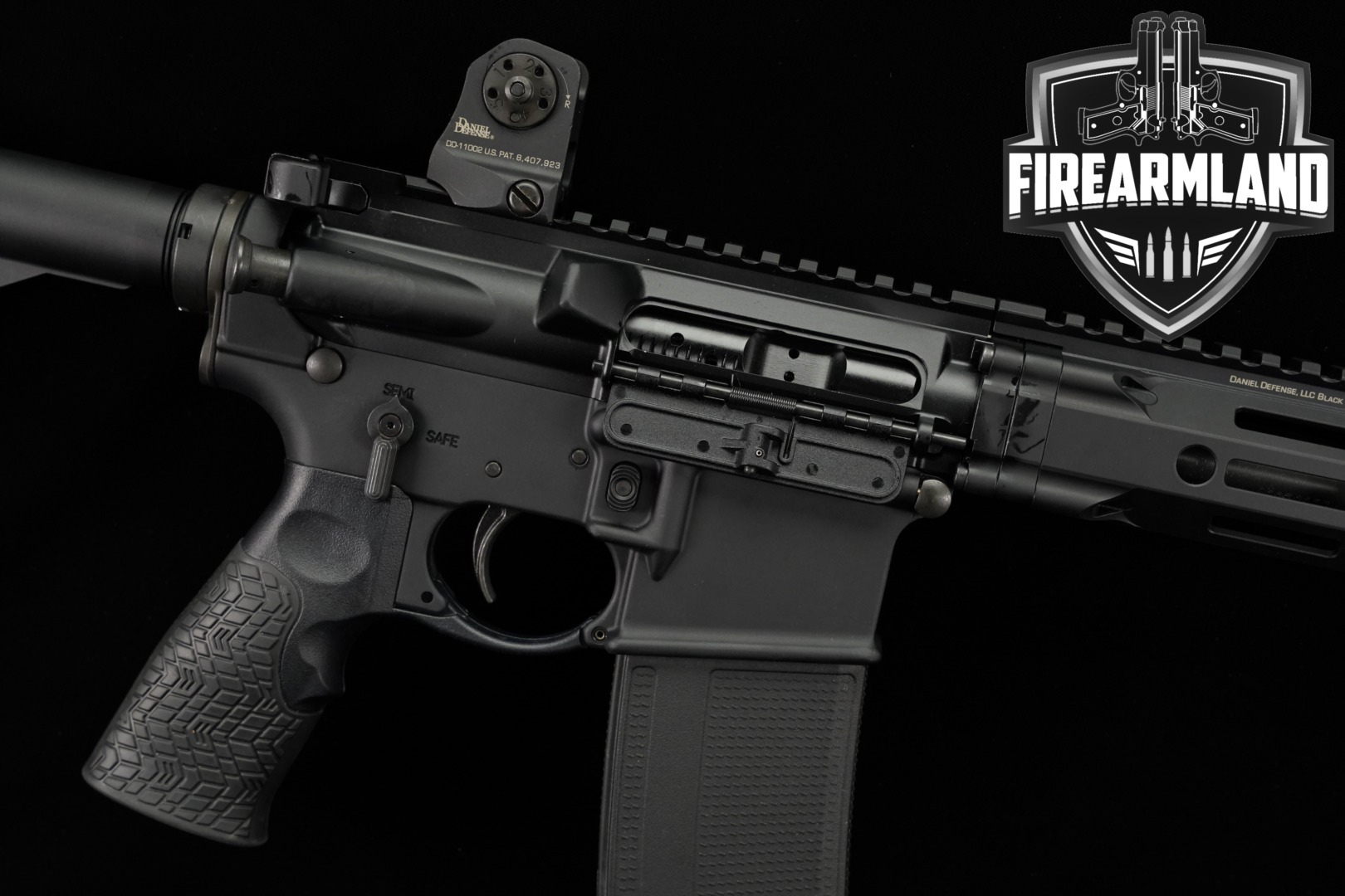 Daniel Defense DDM4 5.56mm NATO Black in Excellent Condition Thumbnail