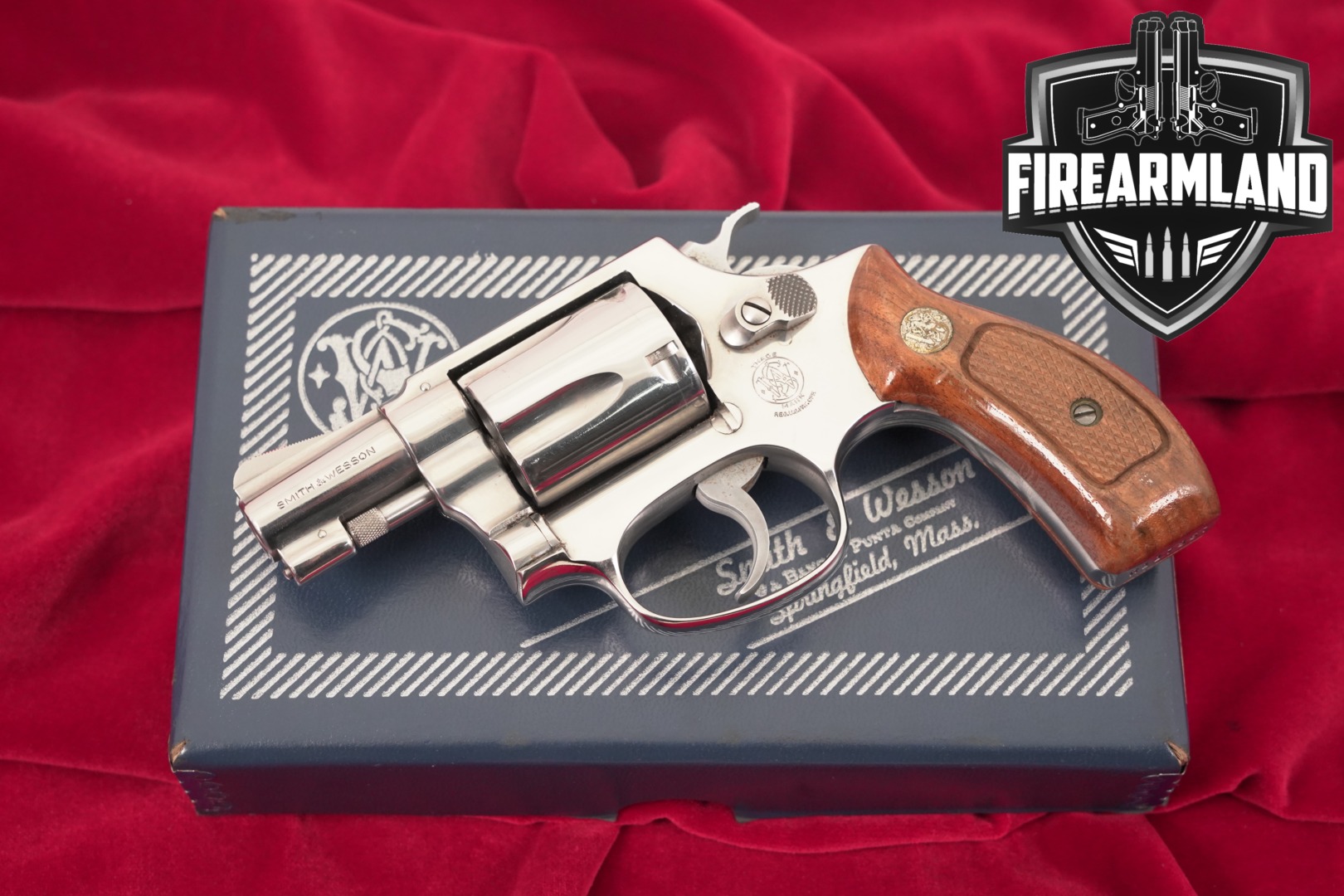 1974-1975 Smith & Wesson (S&W) Model 60 No-dash .38 Spl. Polished Stainless in Good Condition Thumbnail