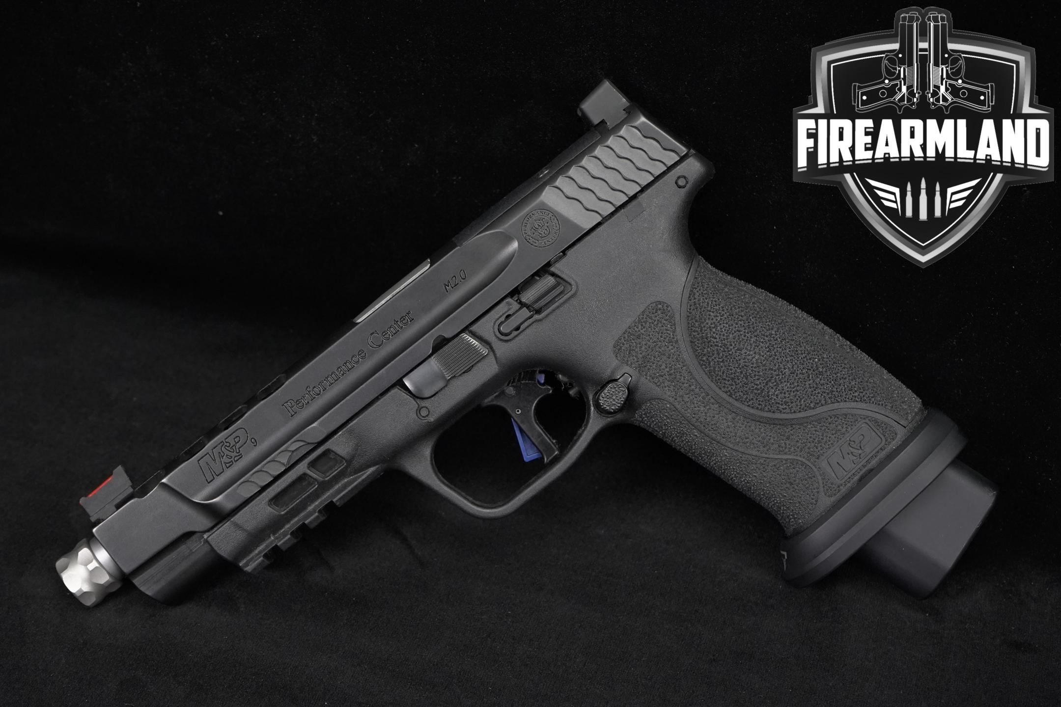 Smith & Wesson (S&W) M&P9 M2.0 Performance Center C.O.R.E., No Thumb Safety 9mm Luger Black in Very Good Condition Thumbnail