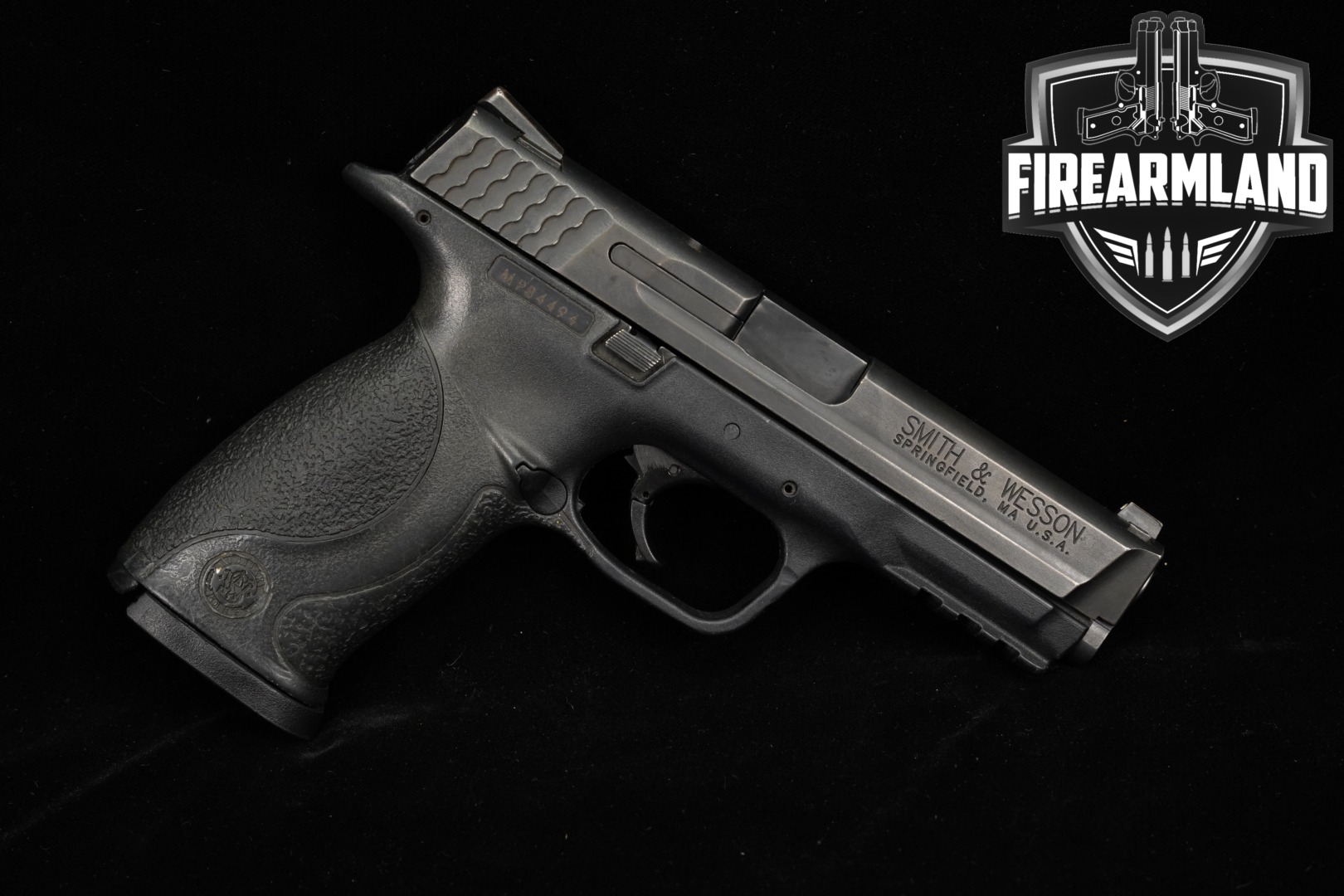 Smith & Wesson (S&W) M&P 40 Full Size, No Manual Safety .40 S&W Black in Good Condition Thumbnail