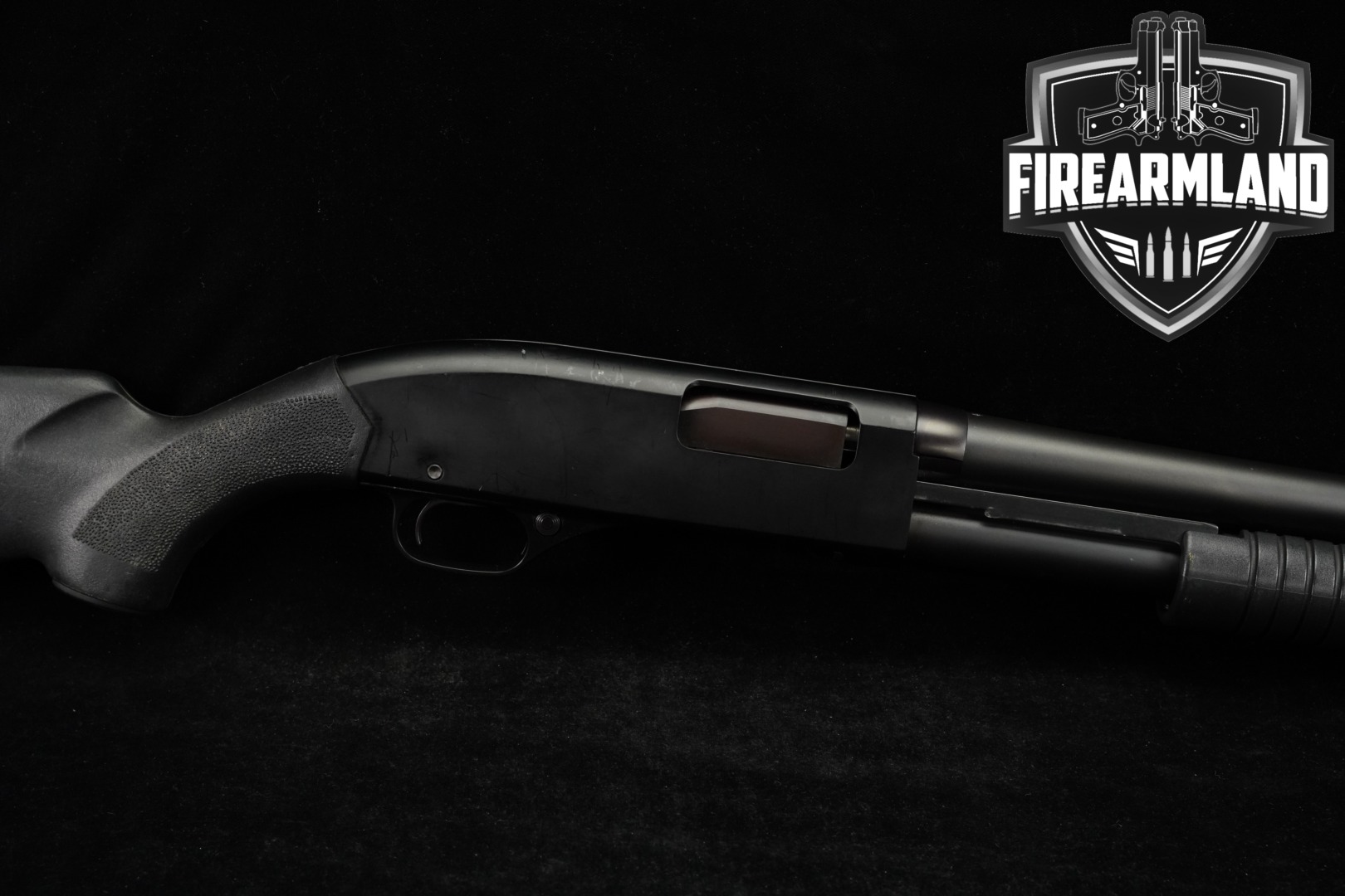 Winchester Repeating Arms Model 1300 Defender 12 Gauge Blued & Synthetic in Good Condition Thumbnail