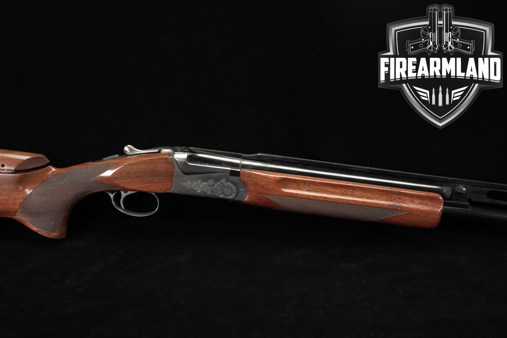 SKB Model 85TSS 12 Gauge Silver & Walnut in Good Condition Thumbnail