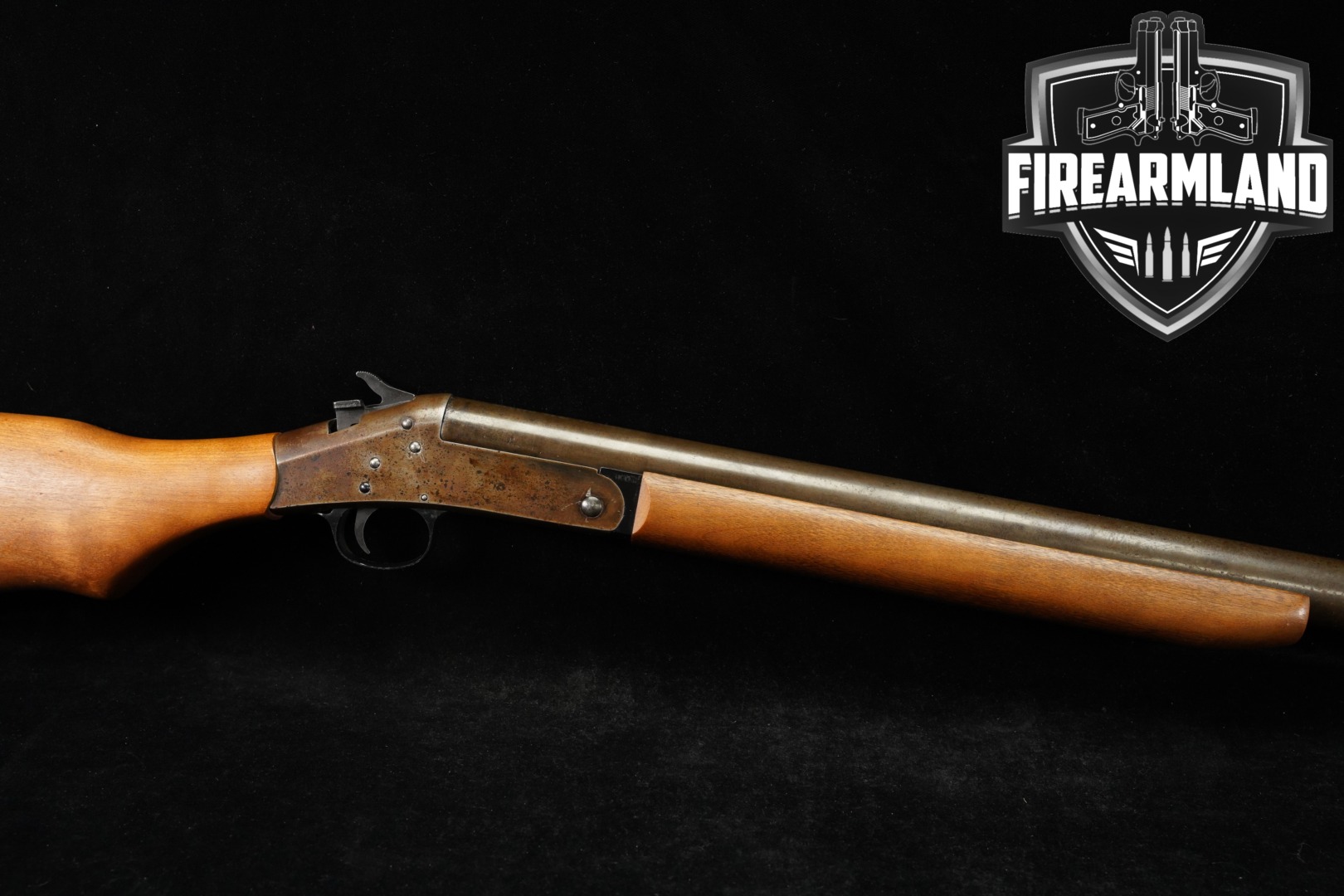 Harrington & Richardson (H&R) Model 176 10 Gauge Blued/Case-Colored & Hardwood in Good Condition Thumbnail
