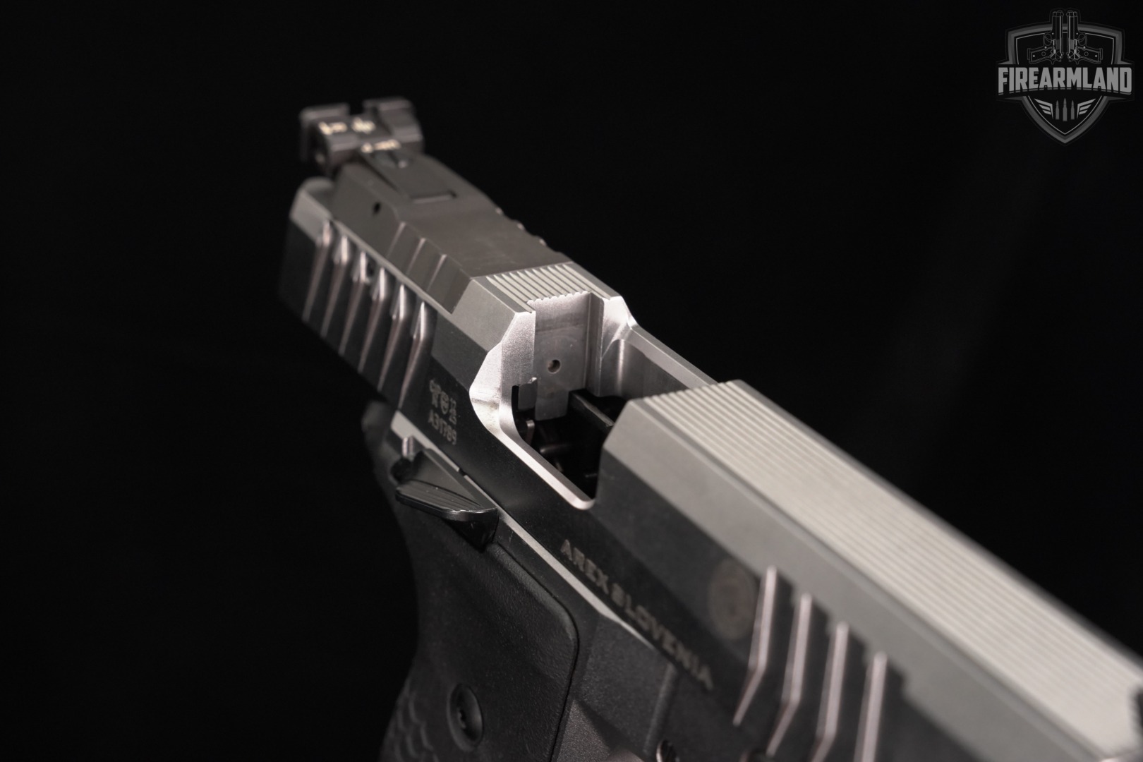 Steyr Arms ATc 5" Base OR 9mm Two-Tone Grey & Silver +2 MAGS & ORIG CASE-img-12
