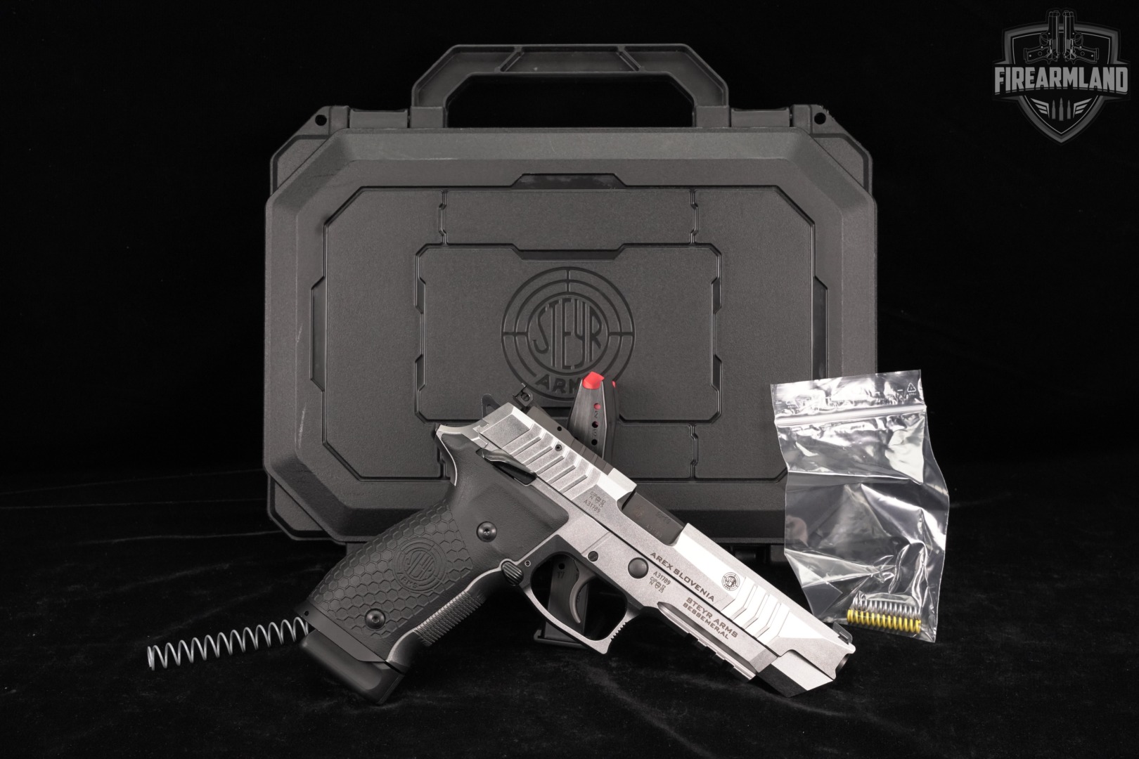 Steyr Arms ATc 5" Base OR 9mm Two-Tone Grey & Silver +2 MAGS & ORIG CASE-img-2
