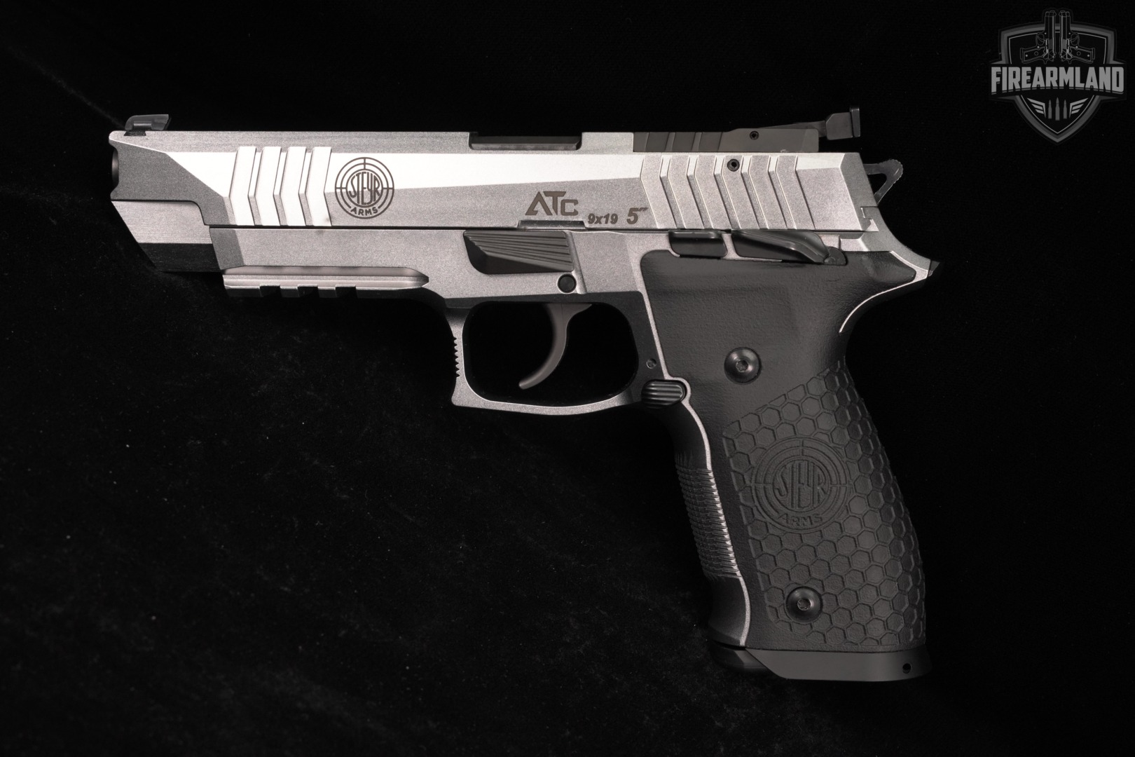 Steyr Arms ATc 5" Base OR 9mm Two-Tone Grey & Silver +2 MAGS & ORIG CASE-img-3