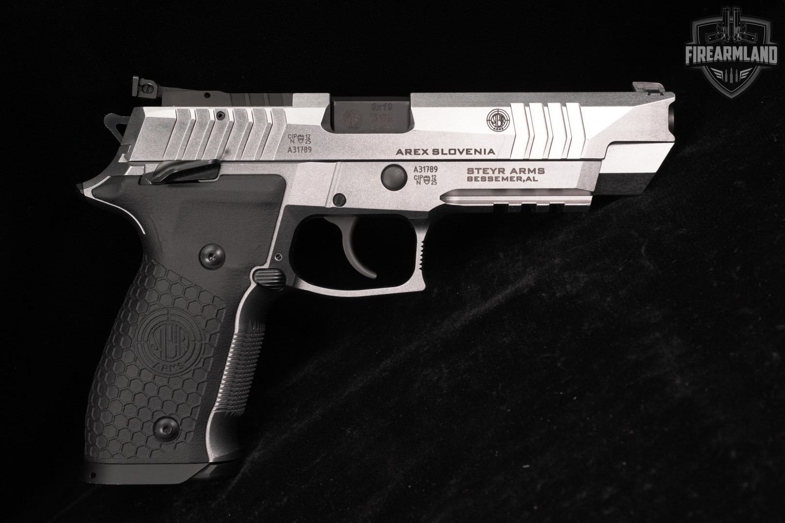 Steyr Arms ATc 5" Base OR 9mm Two-Tone Grey & Silver +2 MAGS & ORIG CASE-img-4