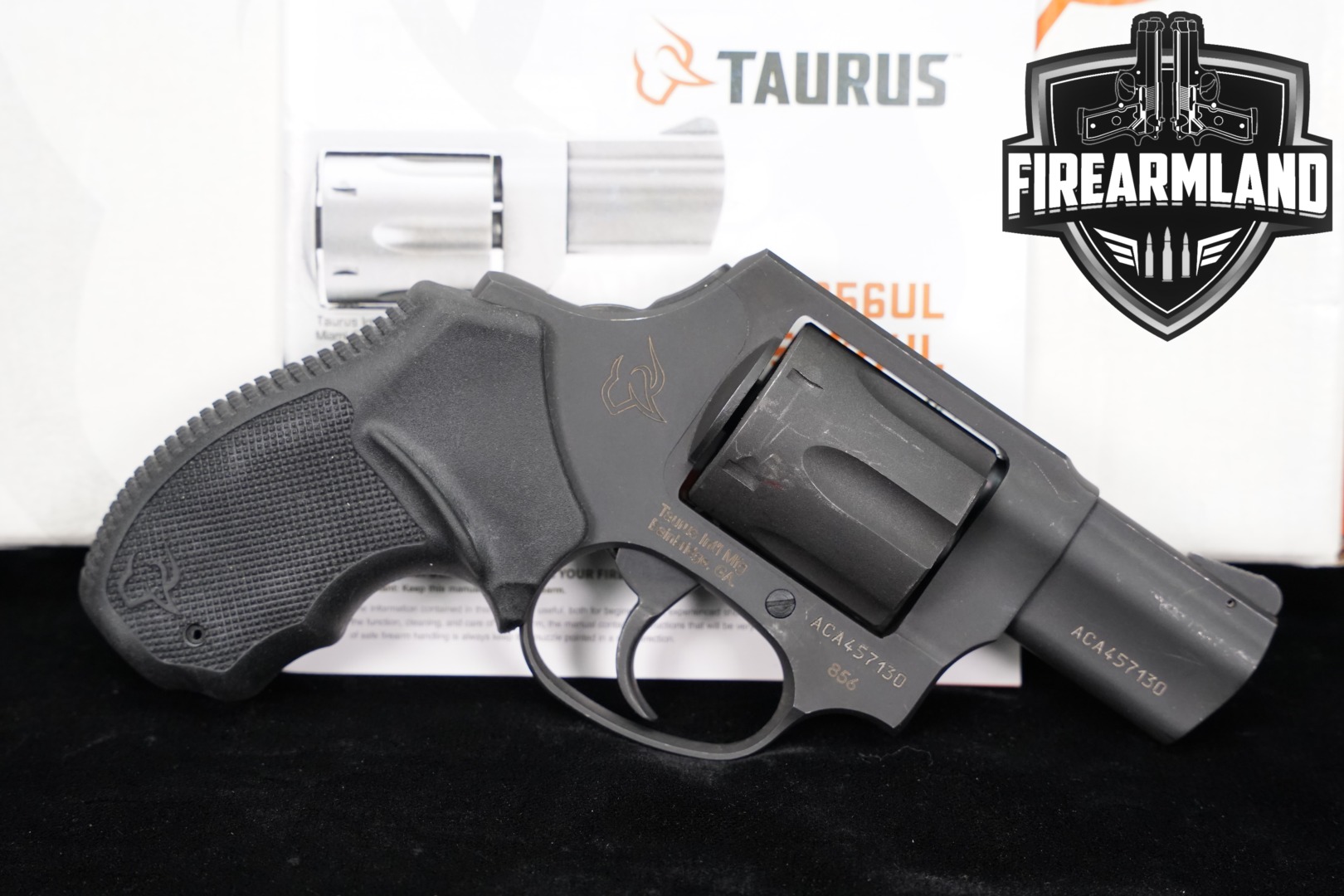 Taurus 856 Concealed Hammer (CH) .38 Spl. Black in Good Condition Thumbnail
